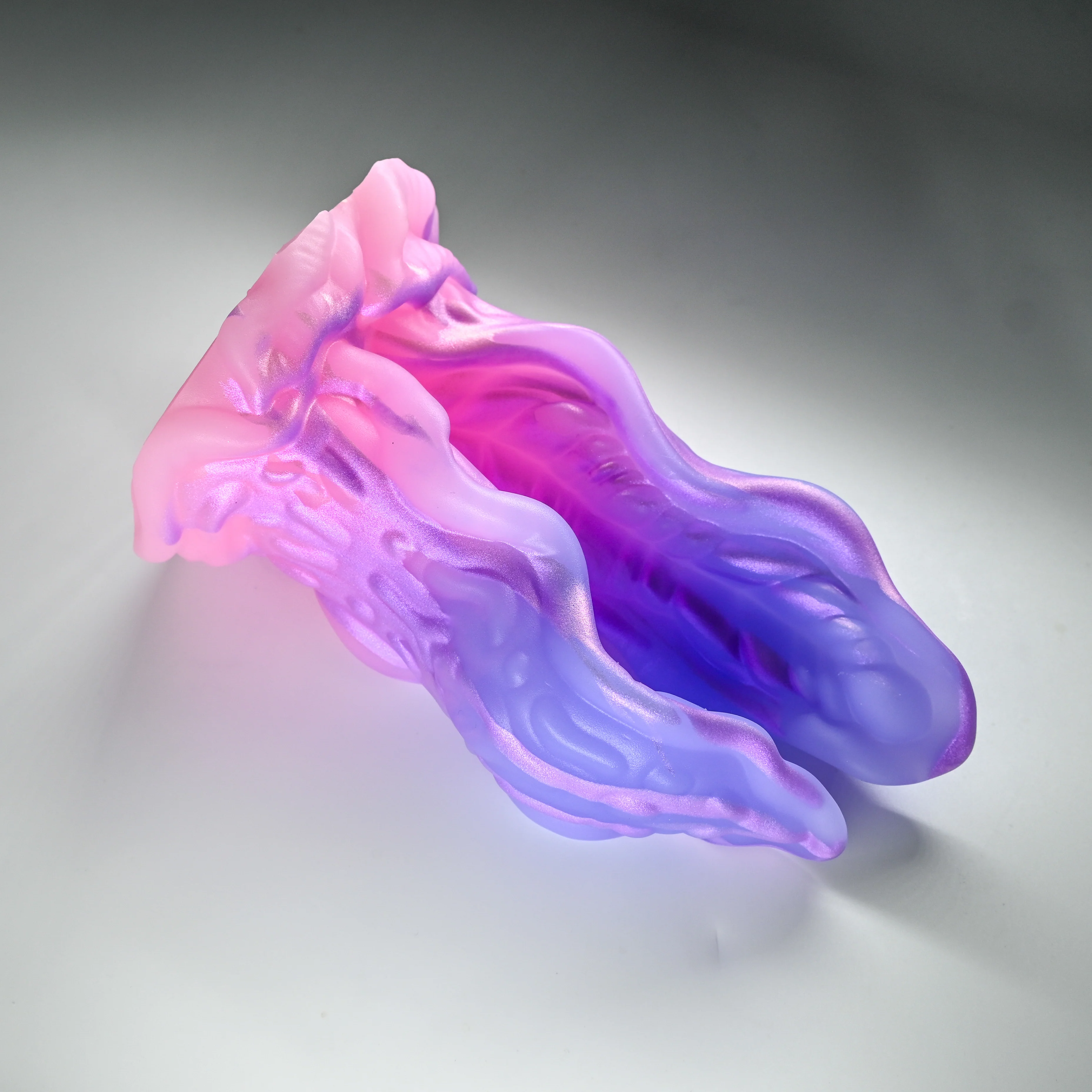 A4XJH19 Alara Large 0020 UV GITD CS