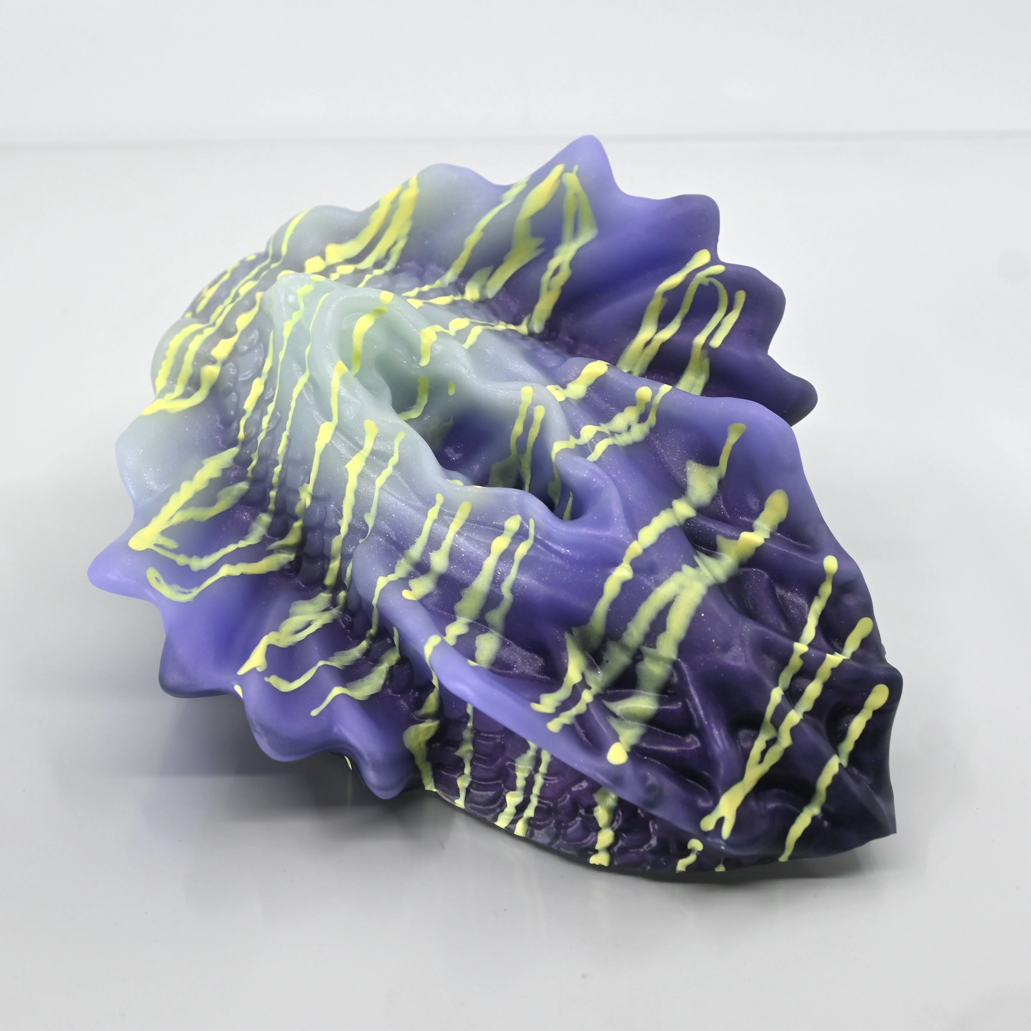 C4MDU76 Calypso Large 0050 UV GITD - Image 2
