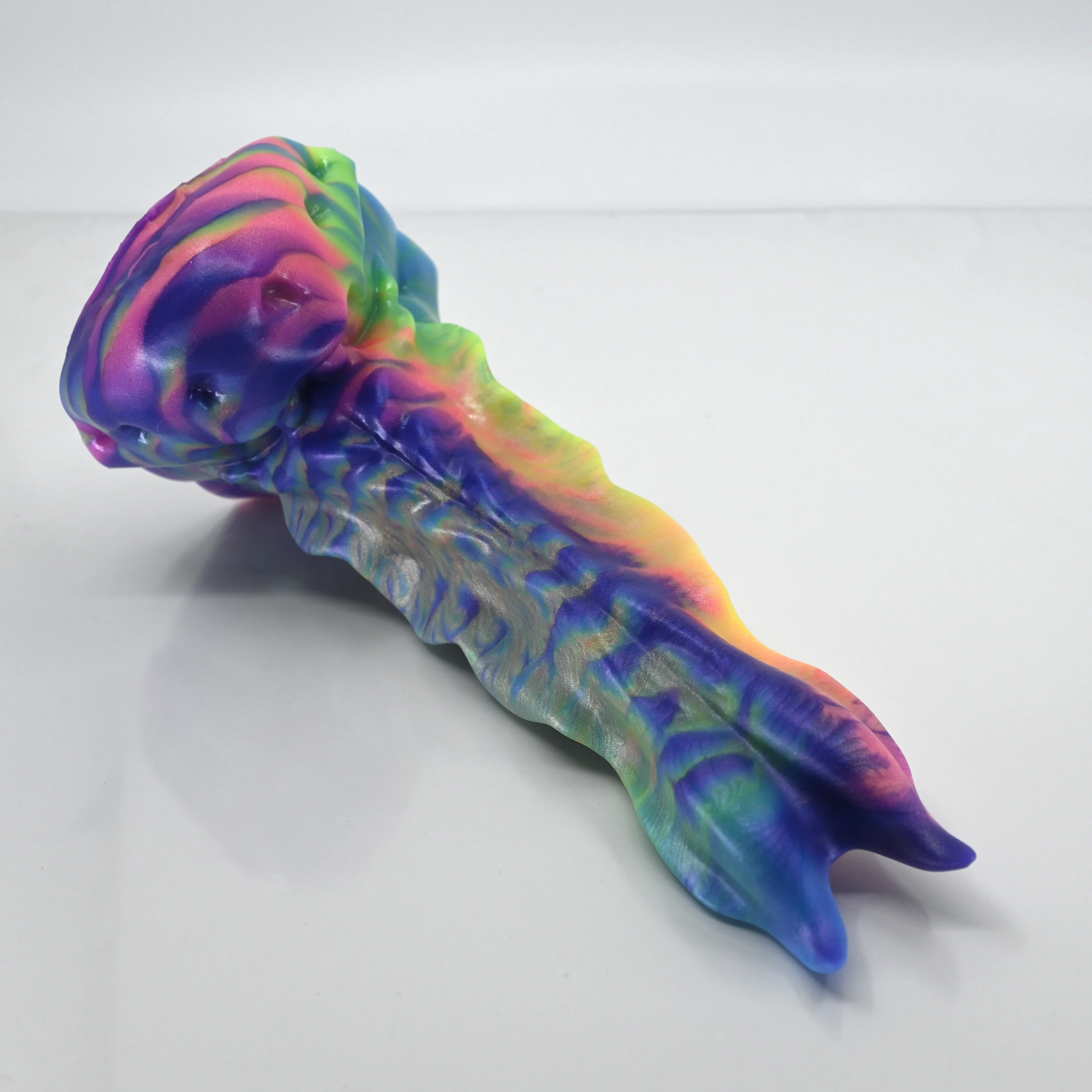 V2MBK60 Snark's Maw Small 0050 UV GITD
