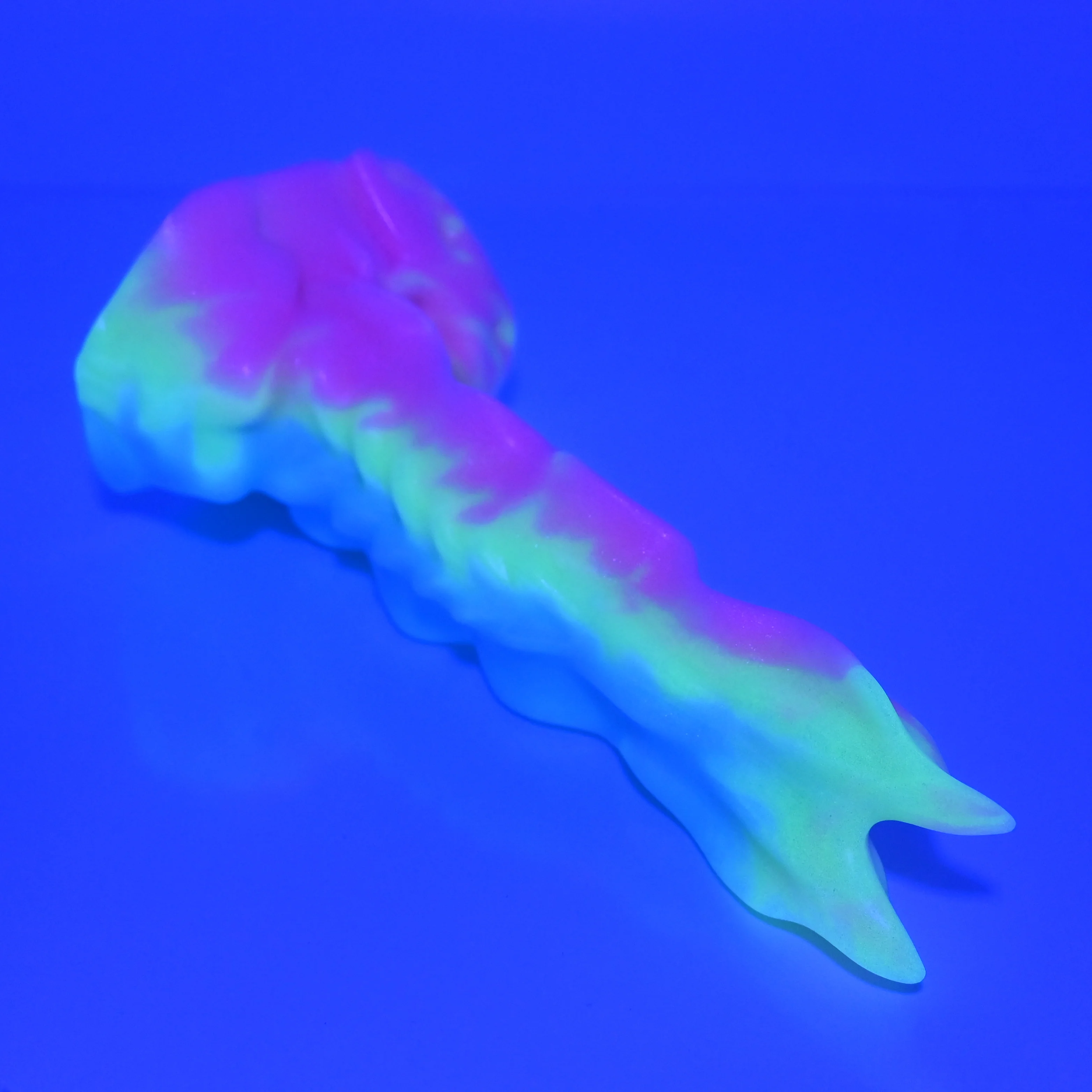 V2MBJ48 Snark's Maw Small Medium UV GITD - Image 3