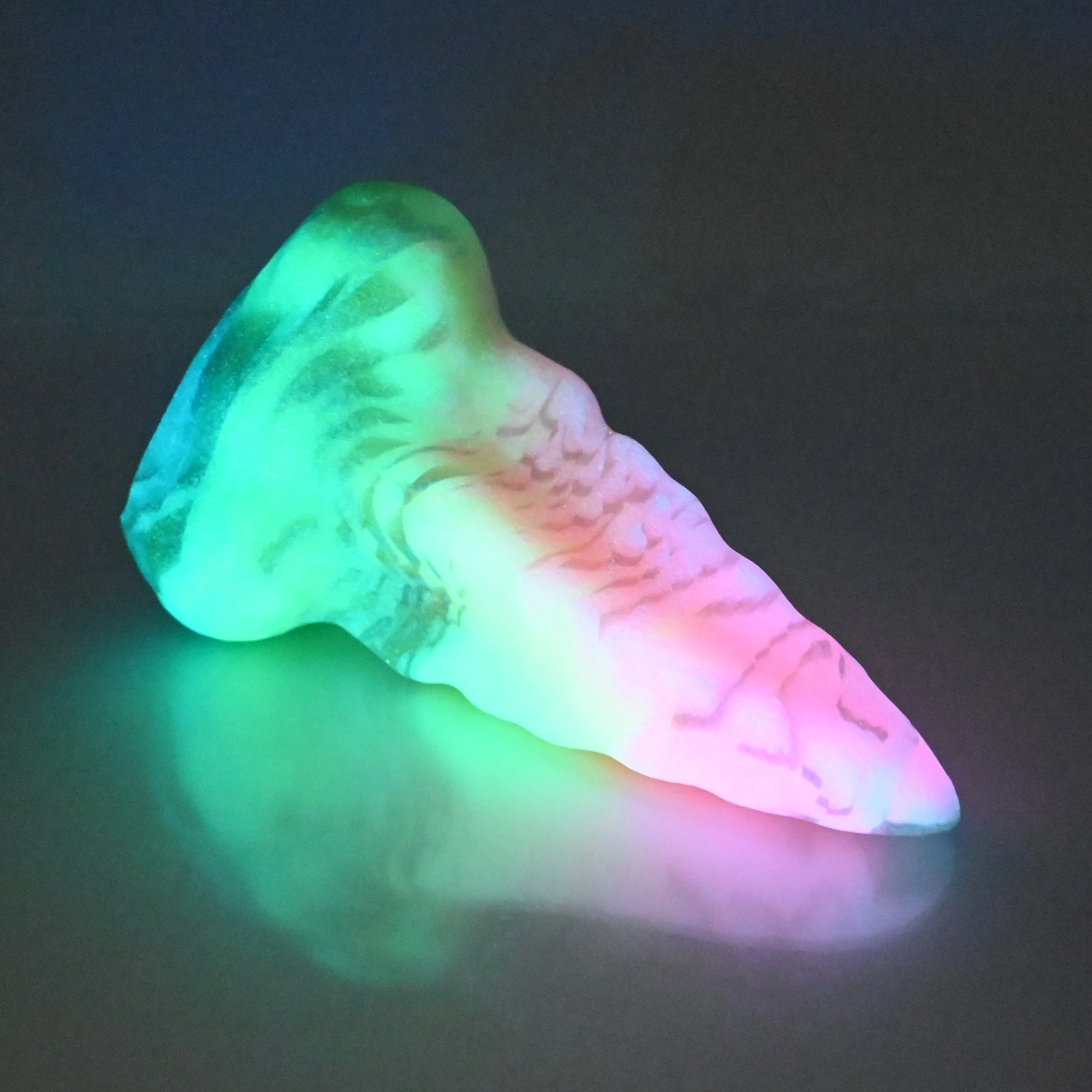 D2MCG15 Dragon Tail Small 0050 UV GITD - Image 4