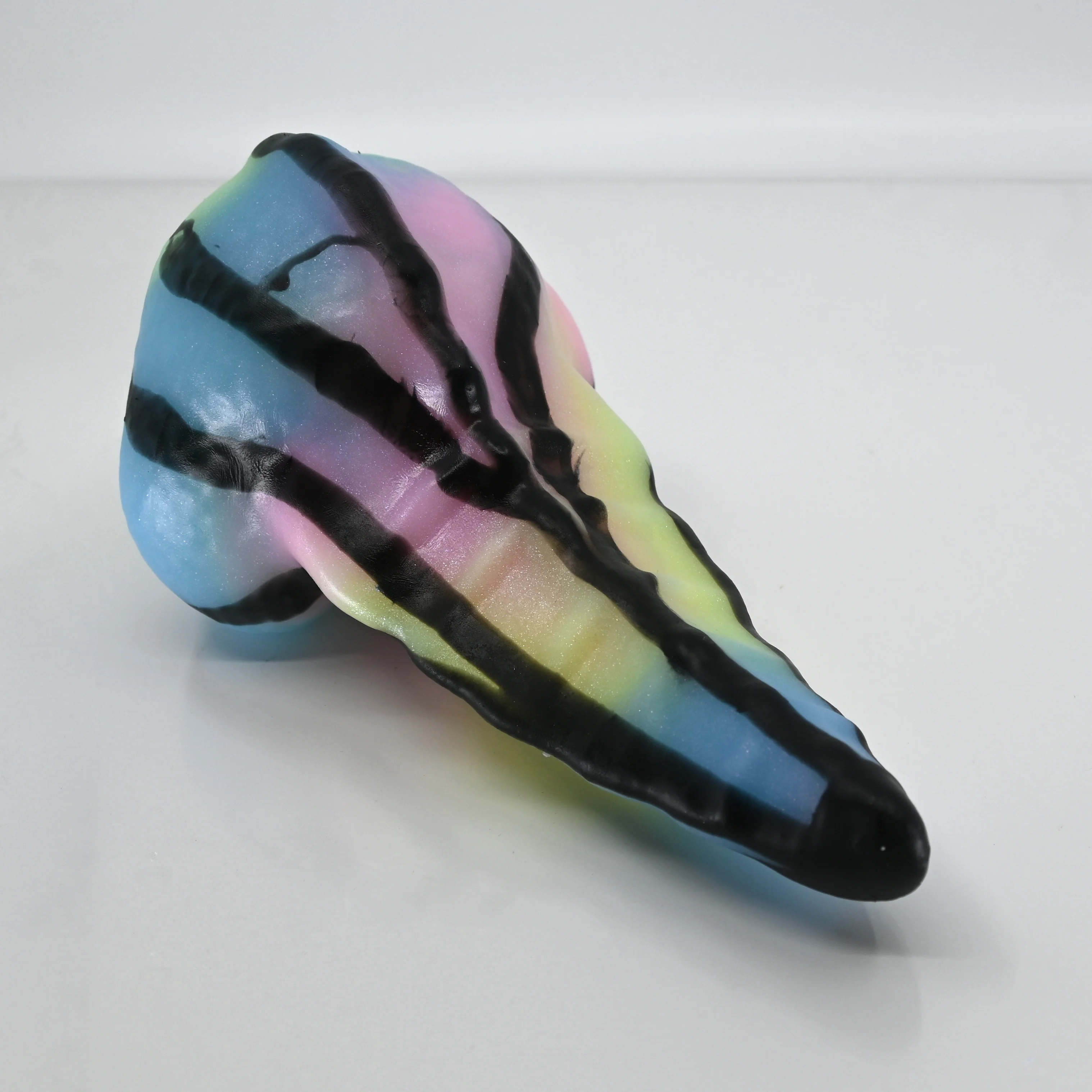 D2MBQ67 Dragon Tail Small 0050 UV GITD