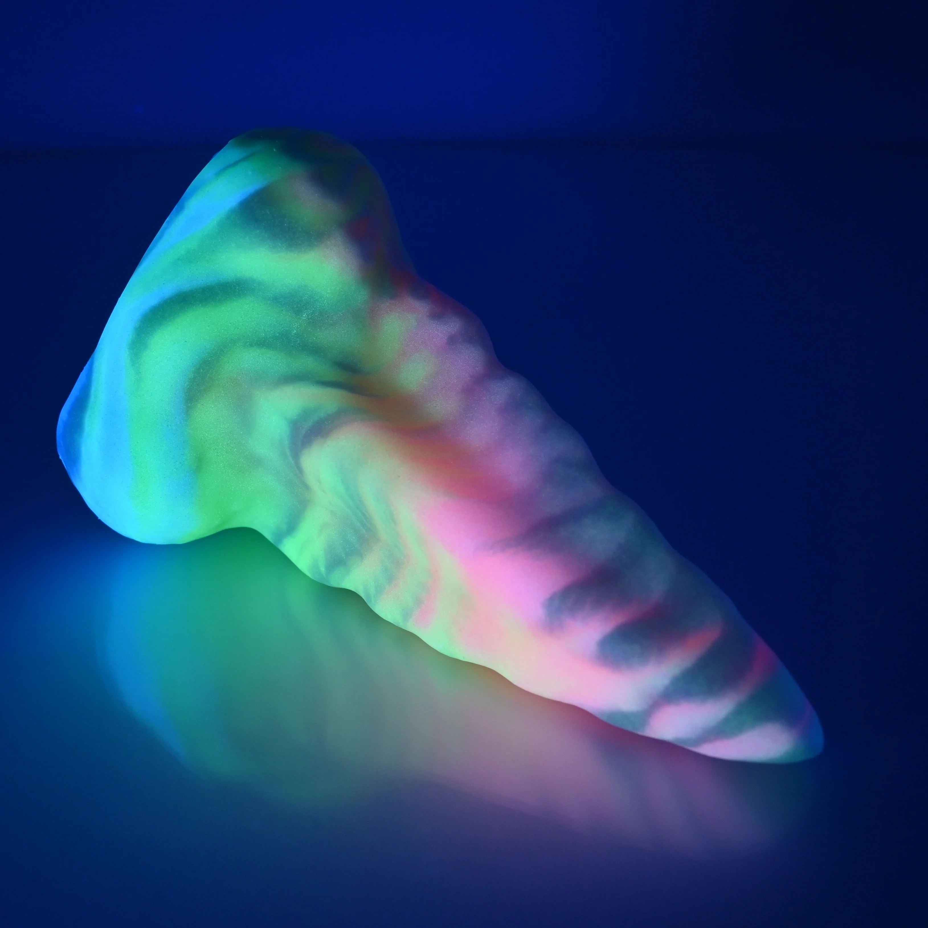 D2SBZ40 Dragon Tail Small 0030 UV GITD - Image 3