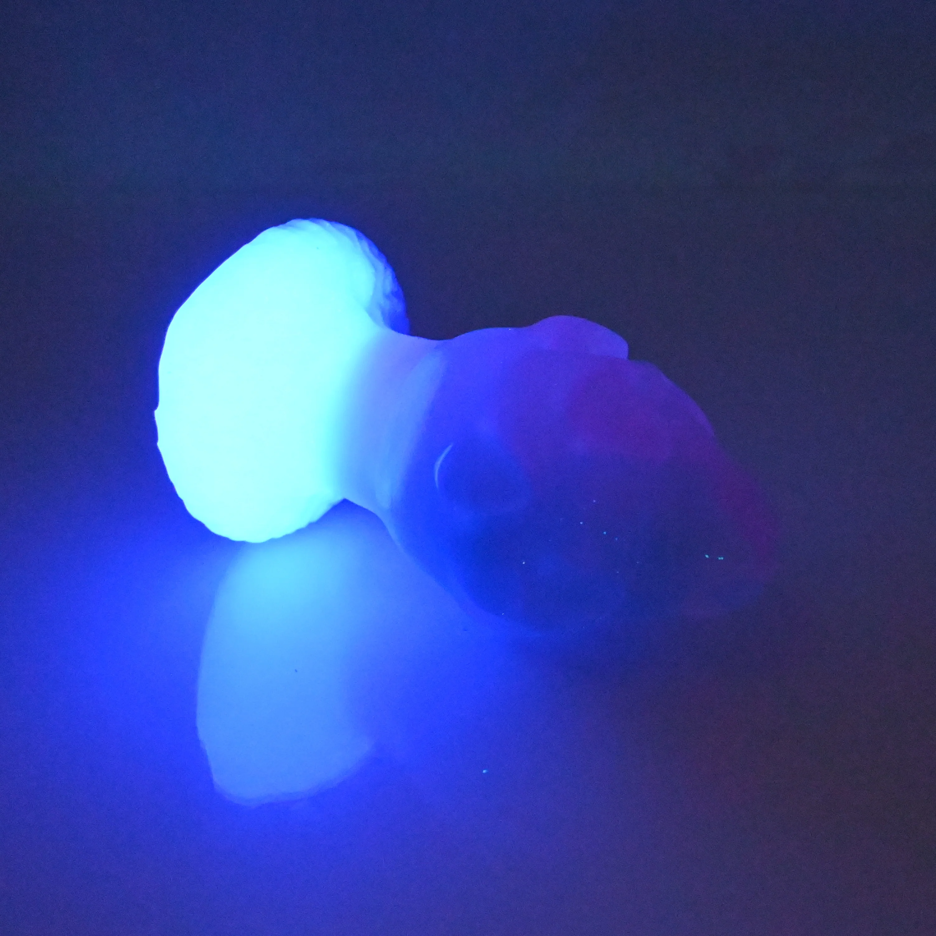 F3TCH67 Dragonfruit Plug Medium NC 0031 UV GITD - Image 4