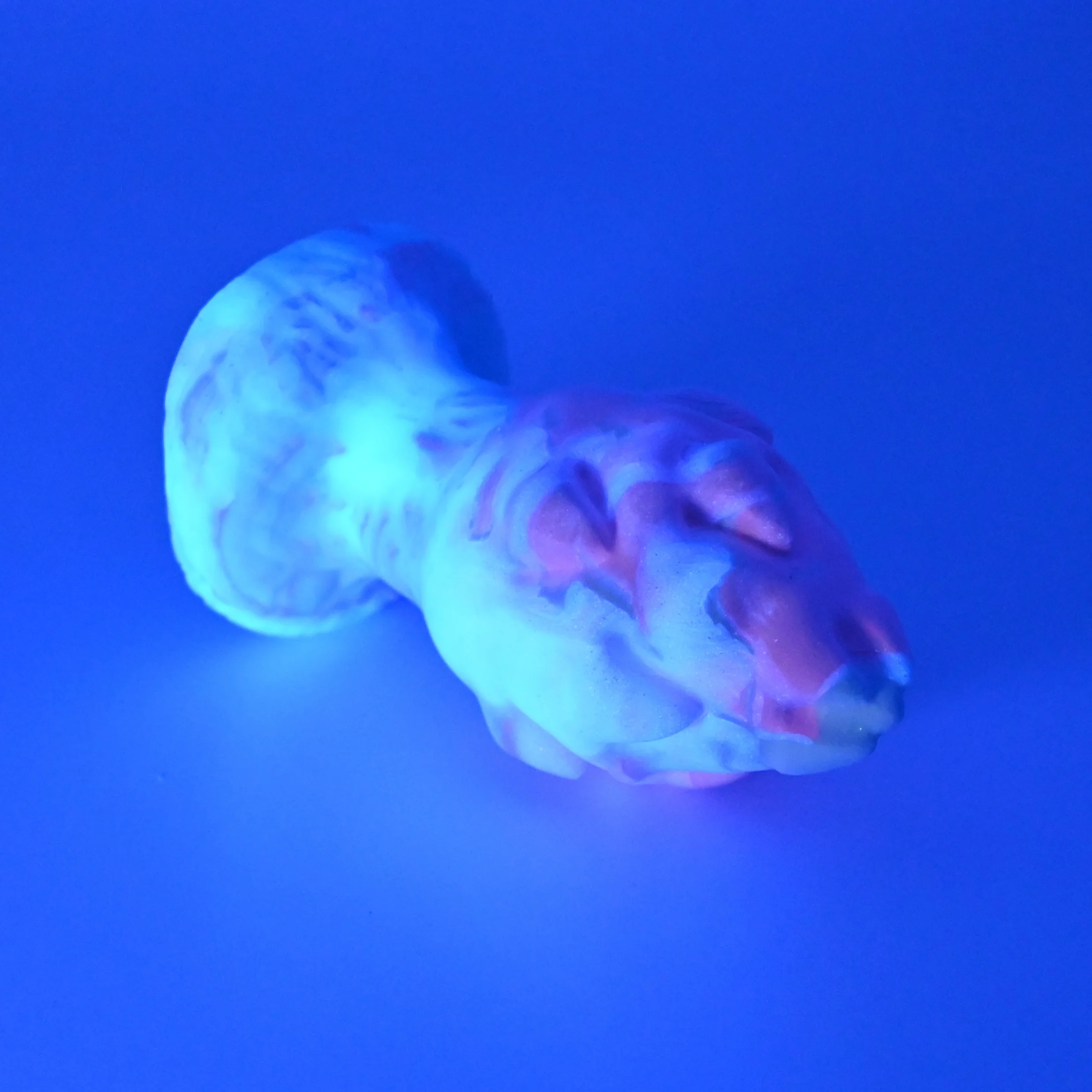 F1SFZ36 Dragonfruit Plug Mini 0030 UV GITD - Image 3