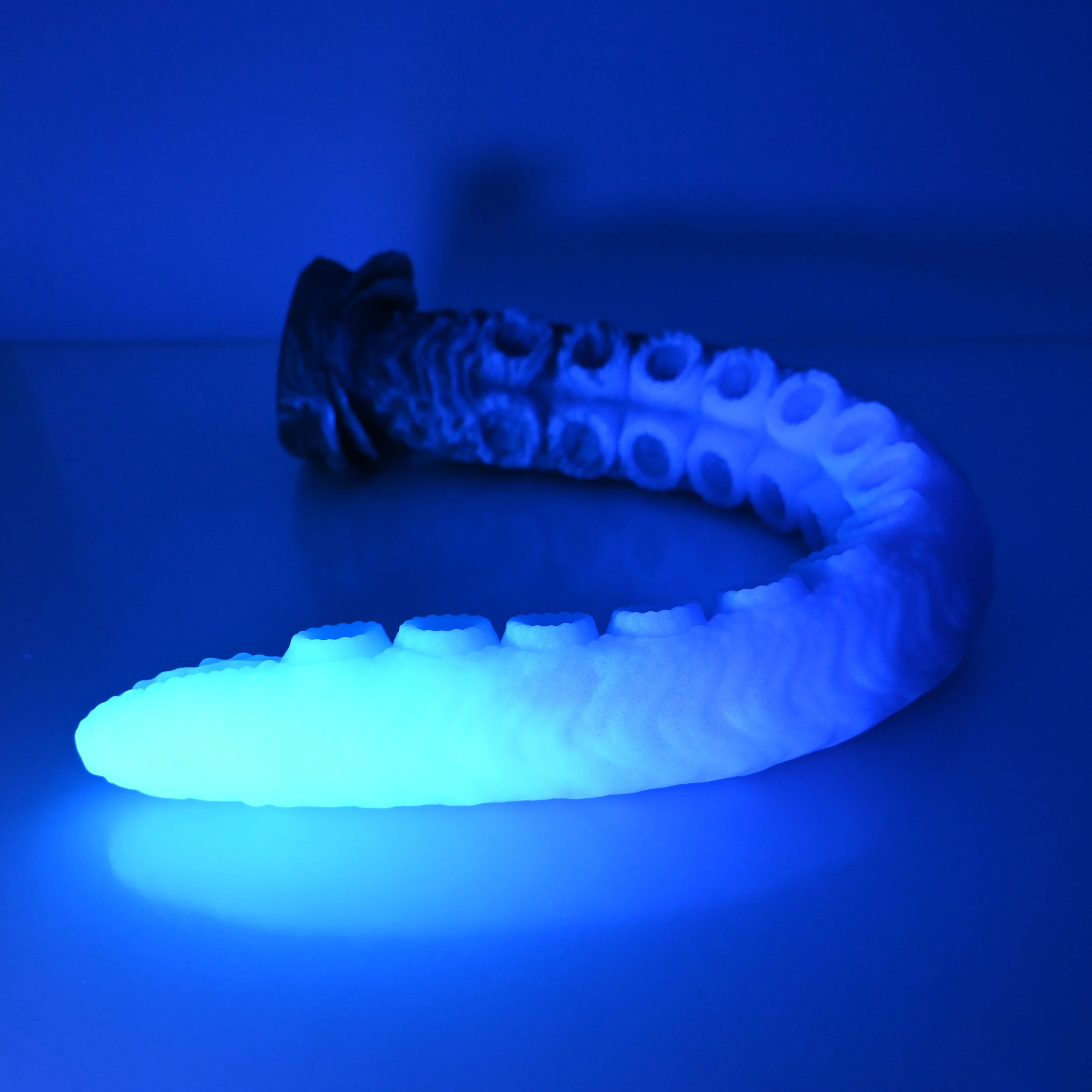 E4XFH37 Illex Large 0020 UV GITD CS - Image 3