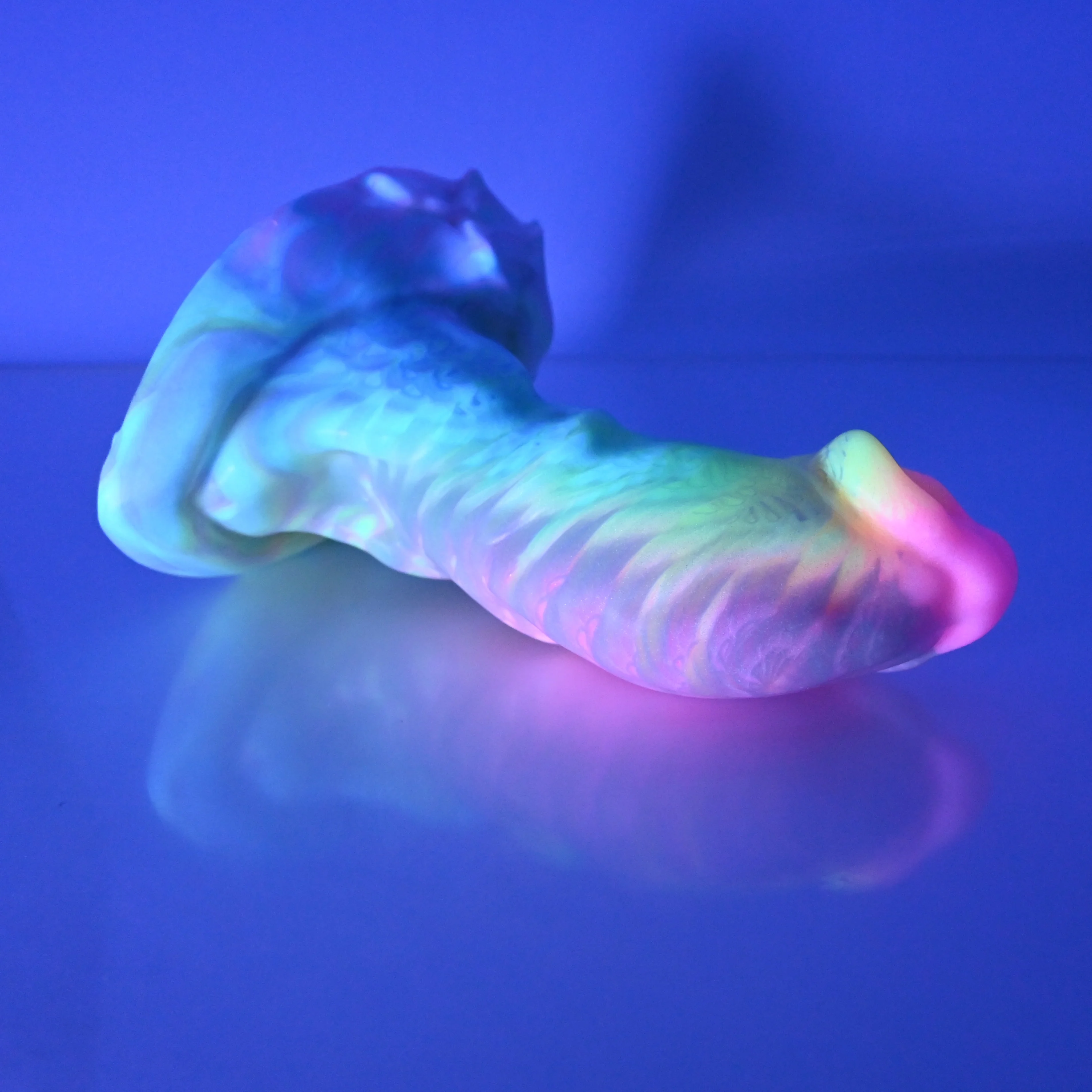 R4MCM69 Oberon Large 0050 UV GITD - Image 3