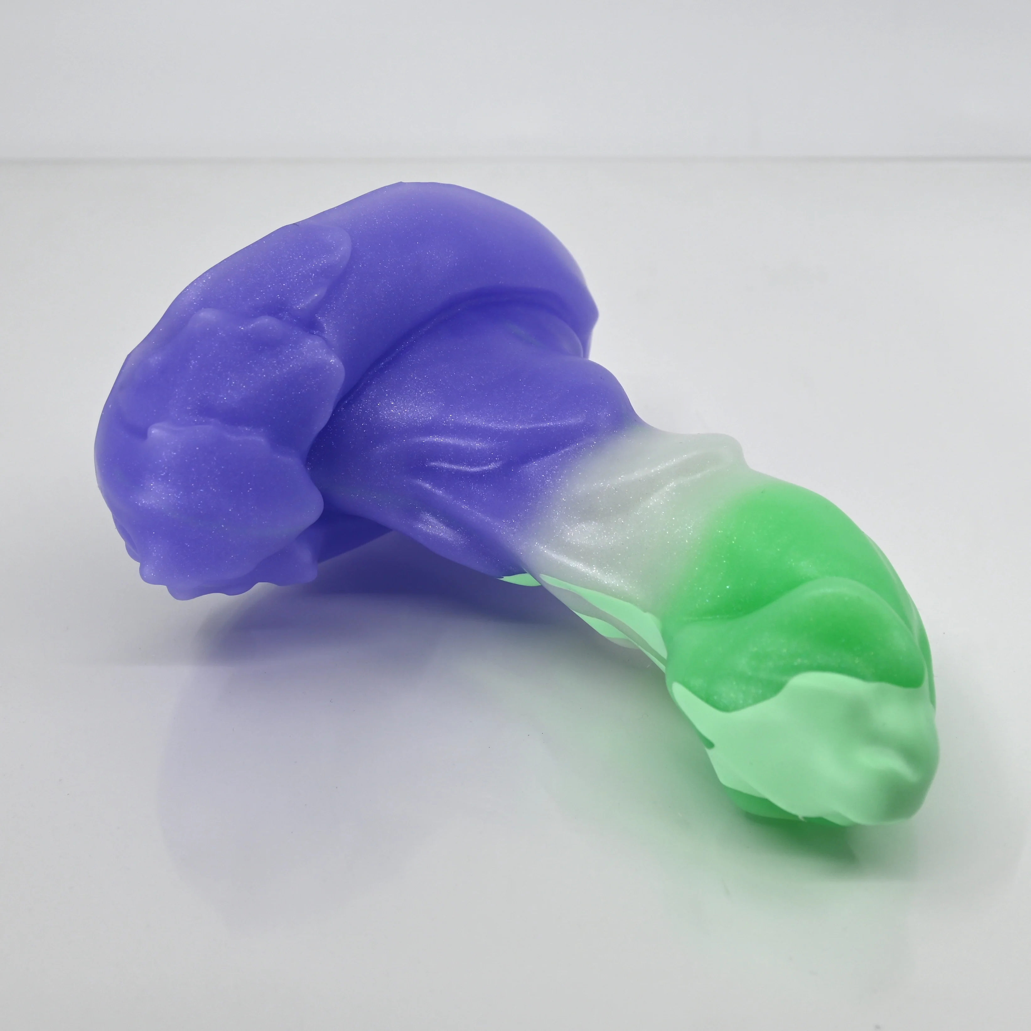 R2MDV67 Oberon Small 0050 UV GITD