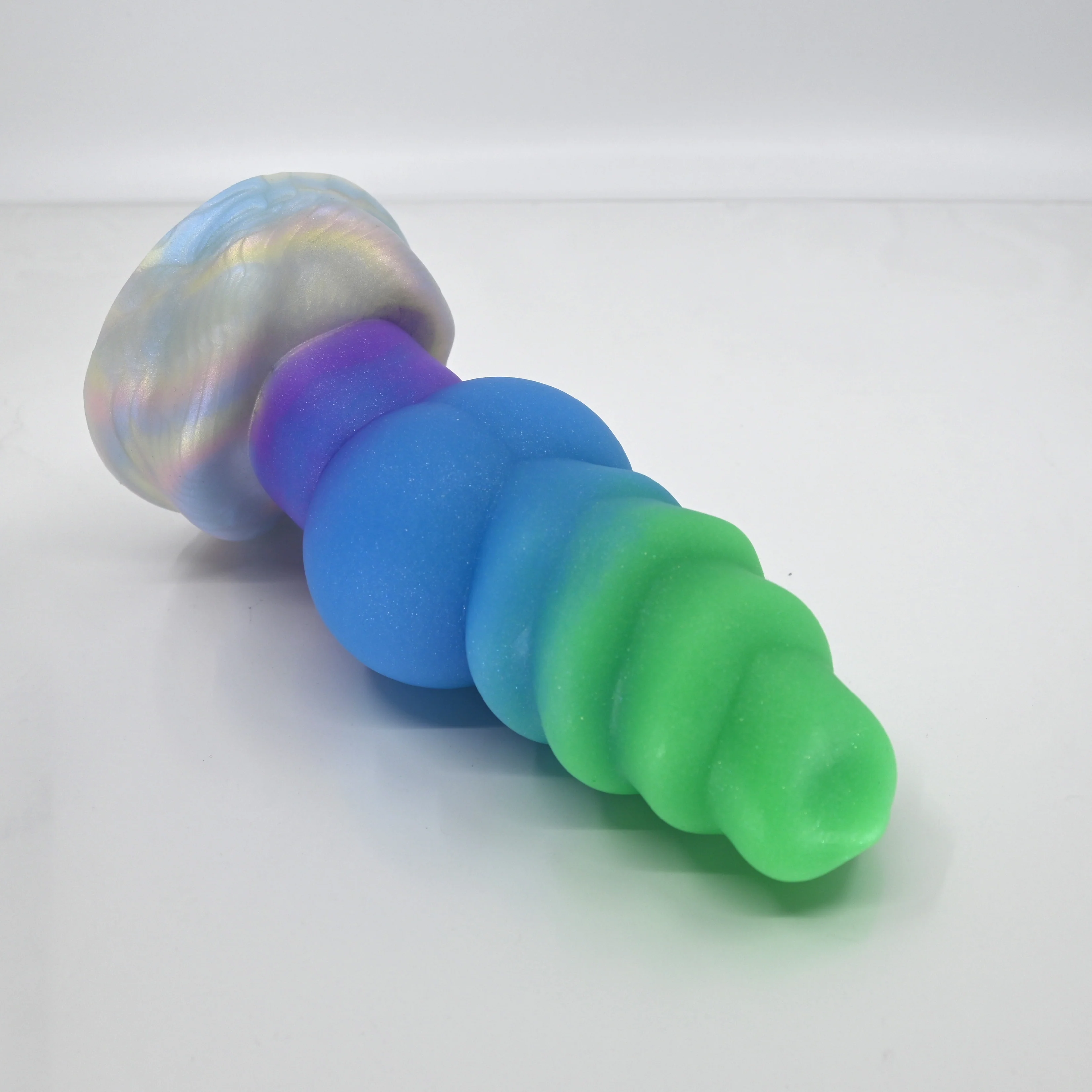 P3SBQ09 Pluto Medium 0030 UV GITD