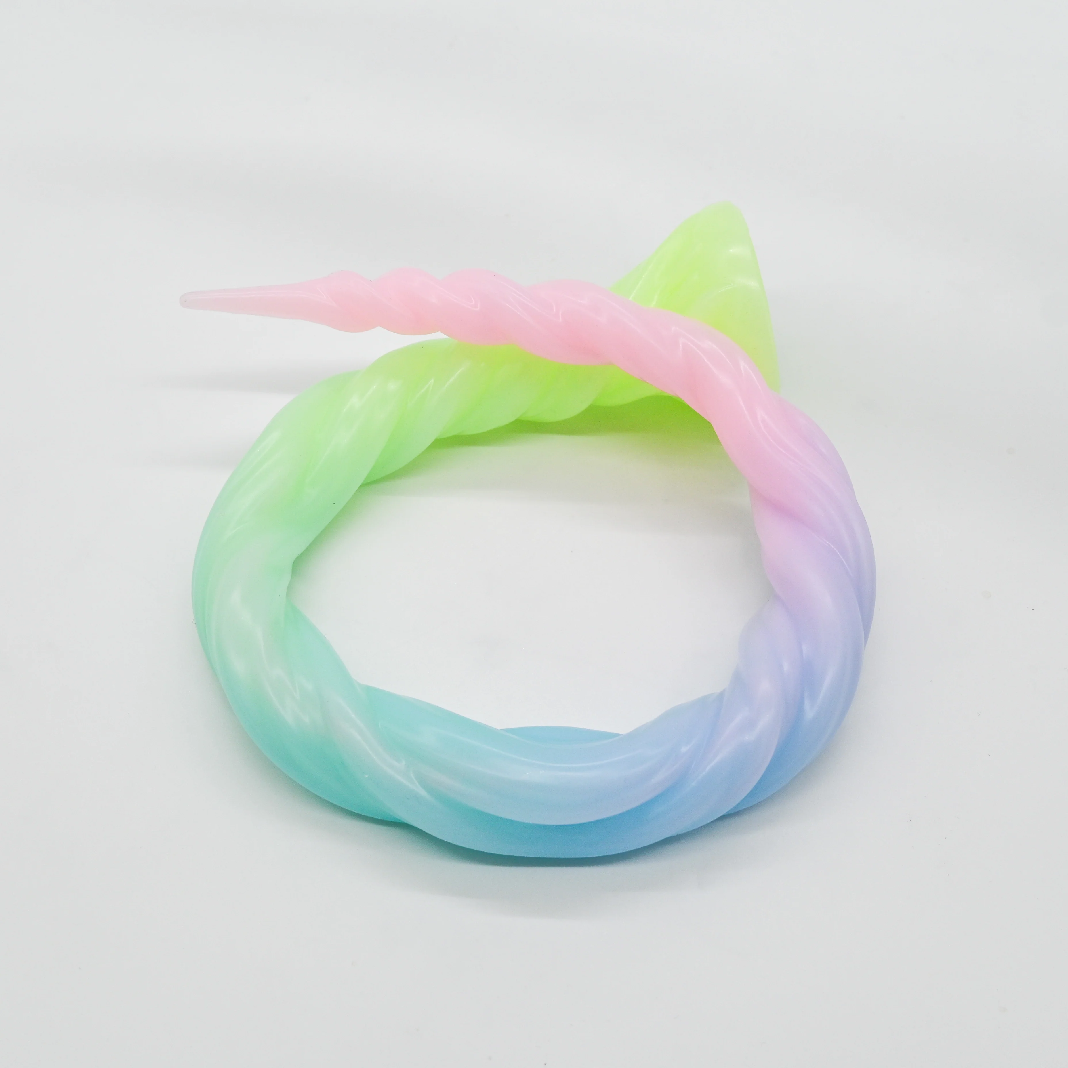 S4MJK13 Sera's Horn Large 0050 UV GITD