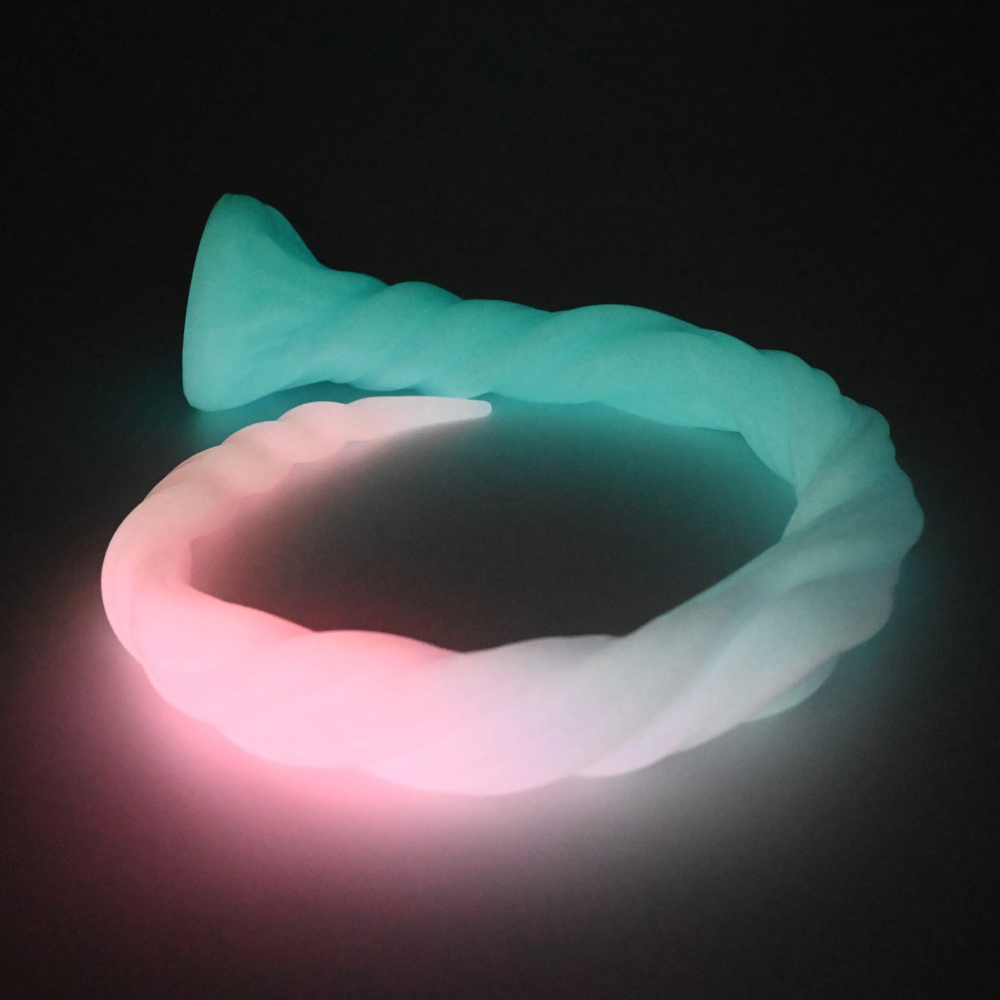S4MGJ29 Sera's Horn Large 0050 UV GITD - Image 4