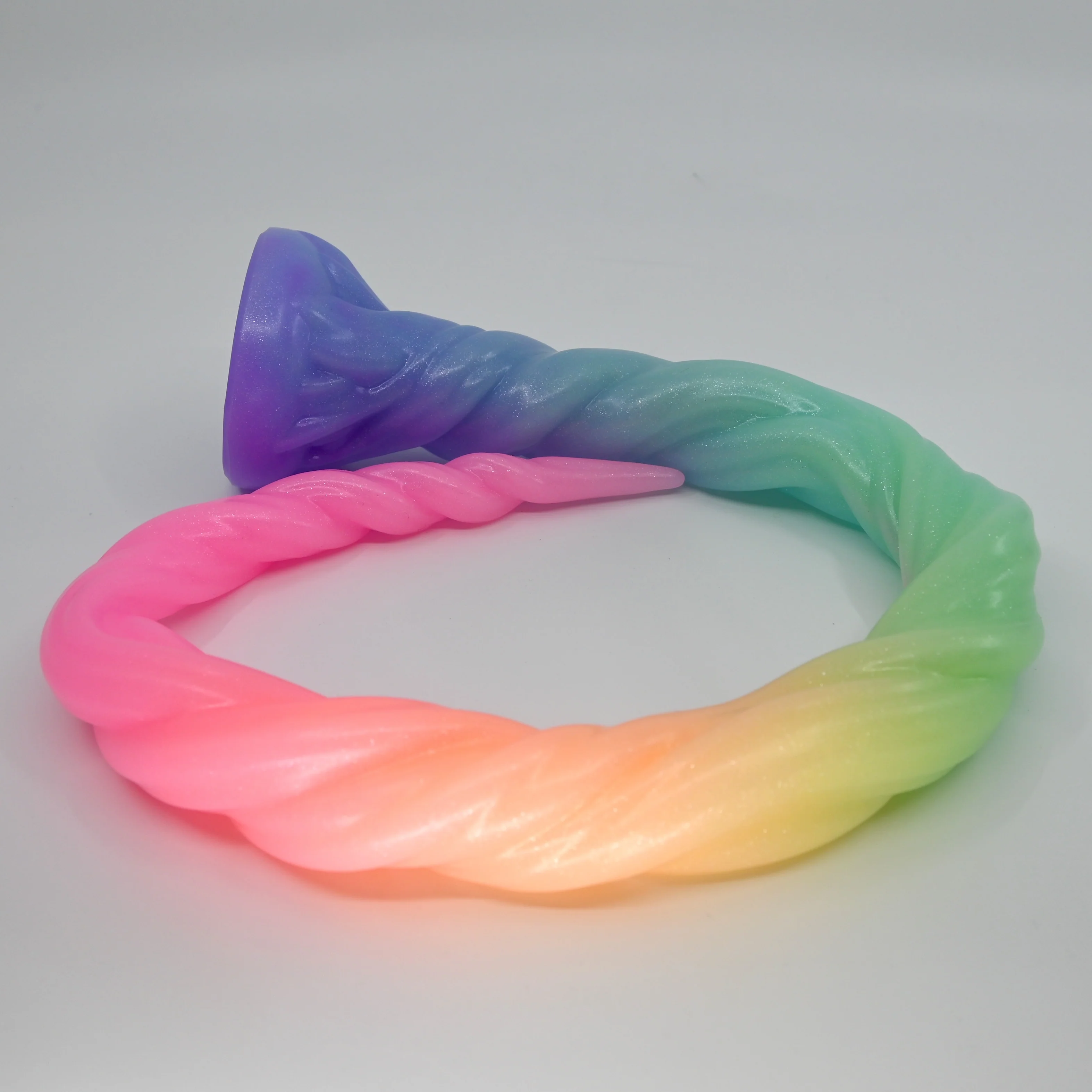 S4MGL66 Sera's Horn Large 0050 UV GITD