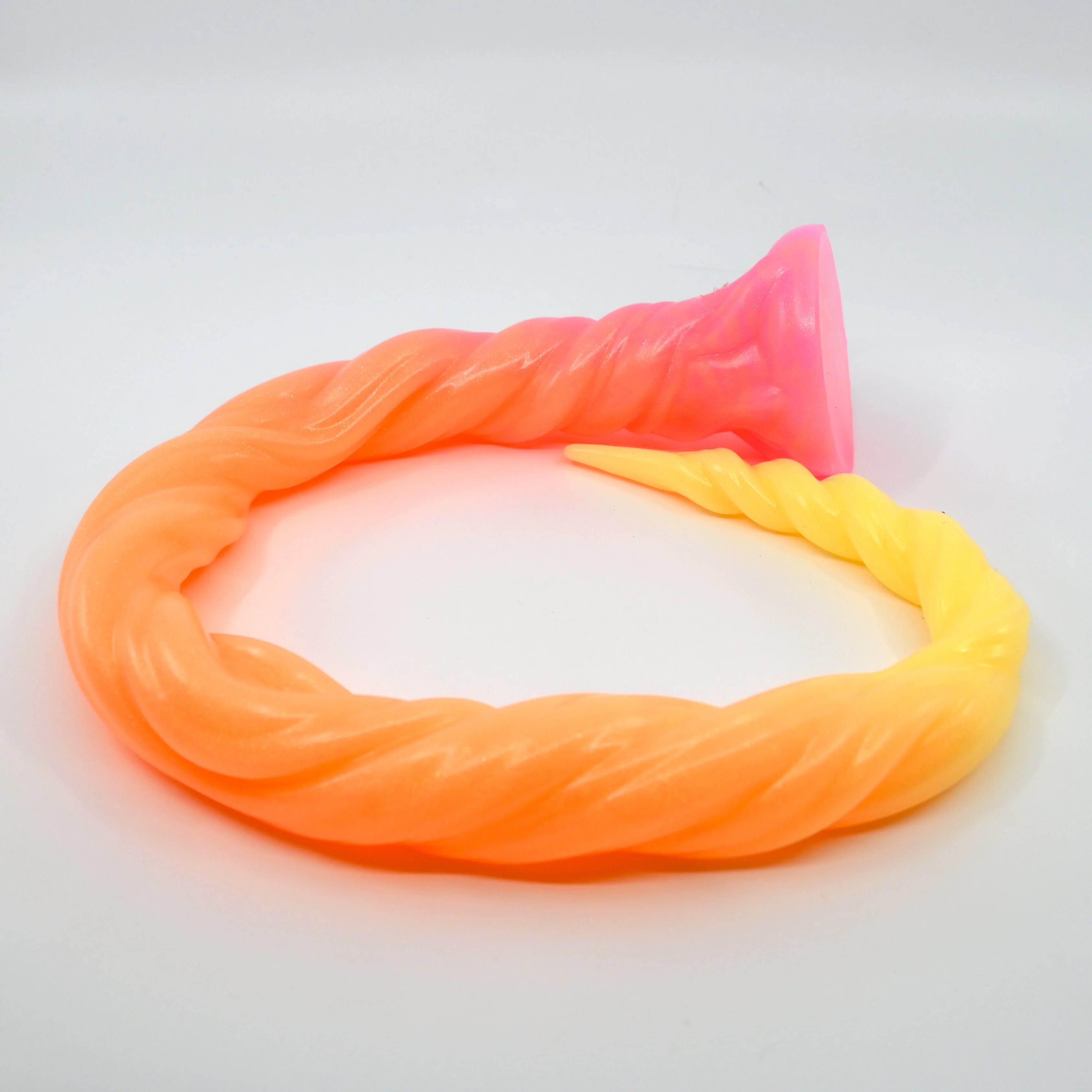 S4MGS32 Sera's Horn Large 0050 UV GITD