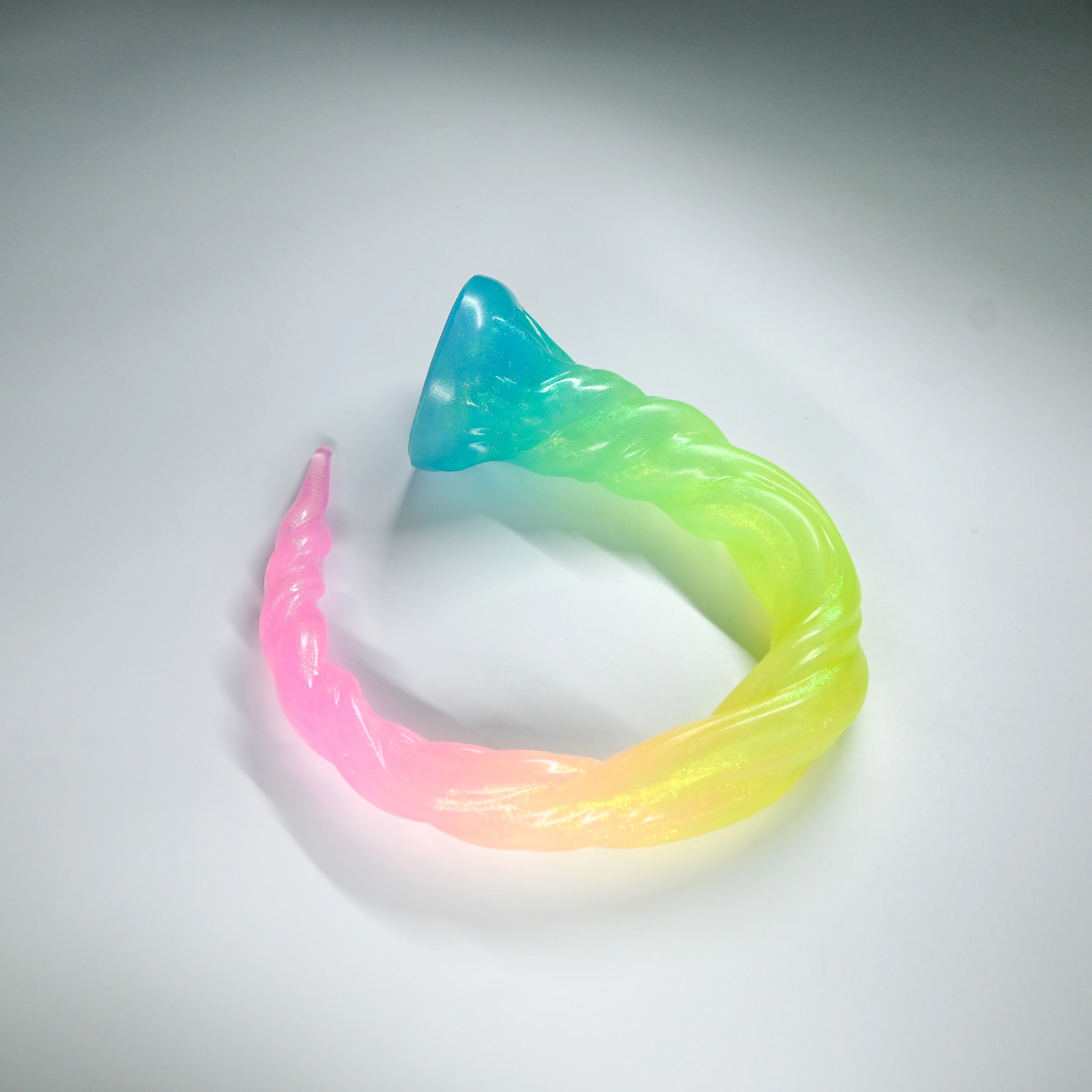 S3THD92 Sera's Horn Medium NC 0031 UV CS