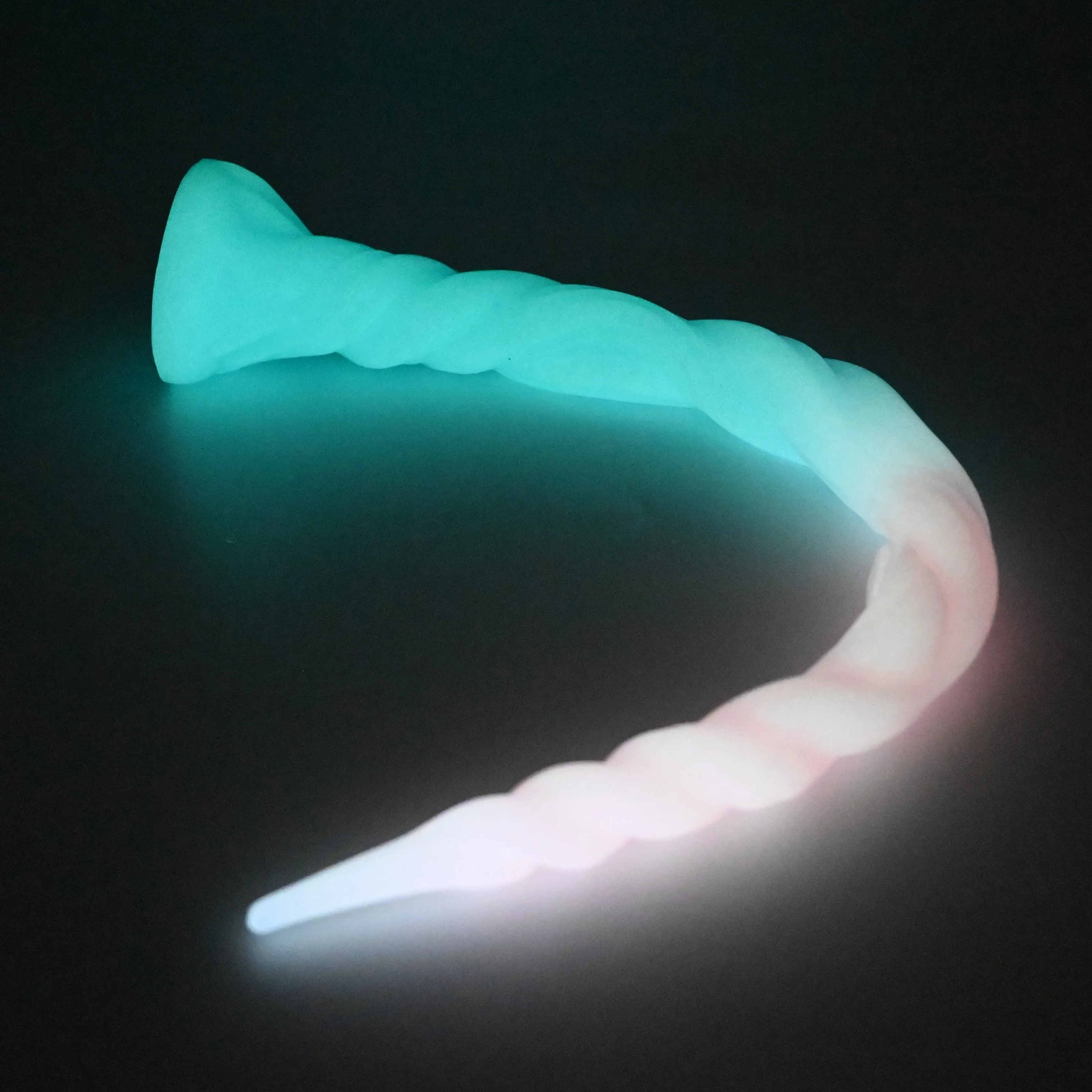 S3MGJ27 Sera's Horn Medium 0050 UV GITD - Image 4