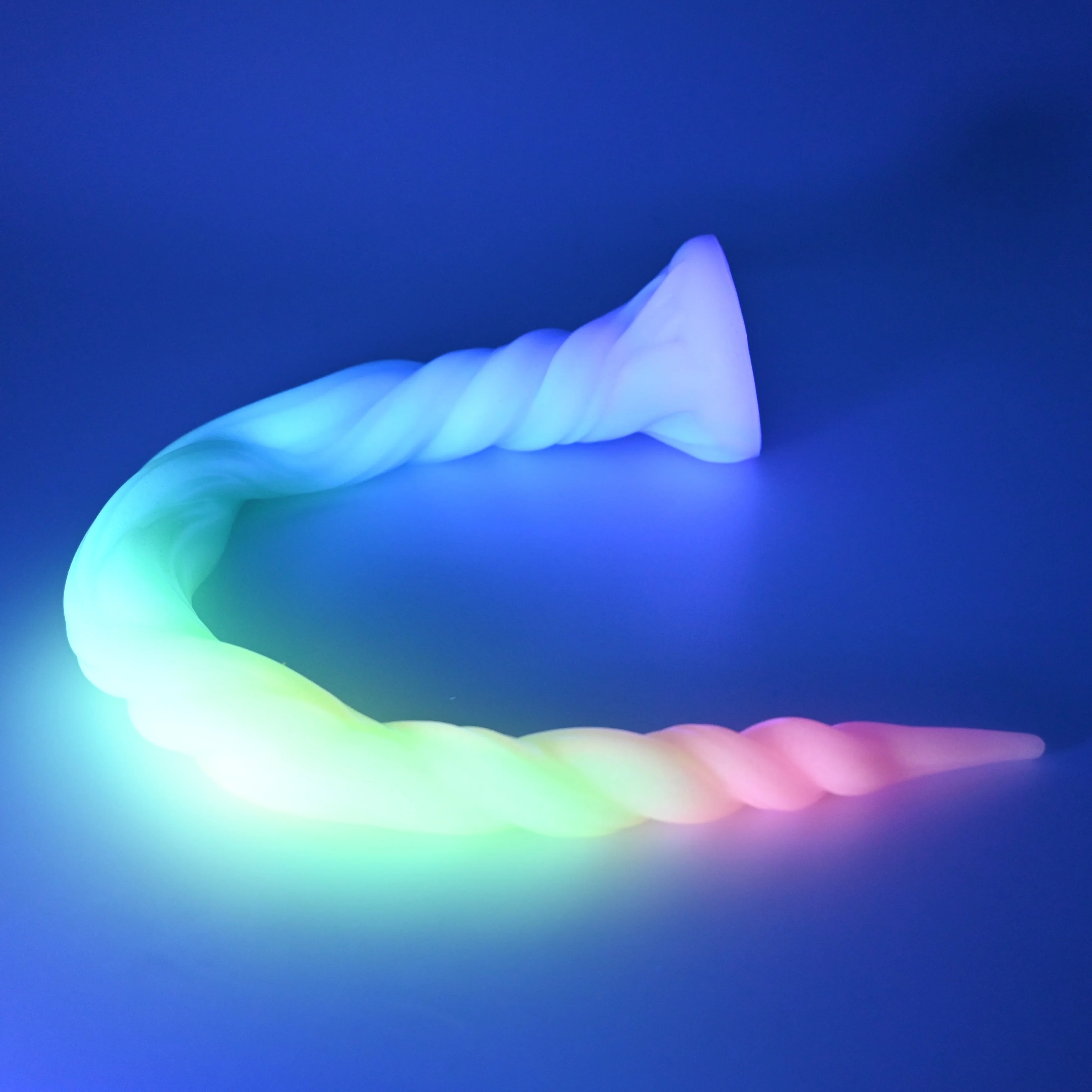 S3MGL65 Sera's Horn Medium 0050 UV GITD - Image 3