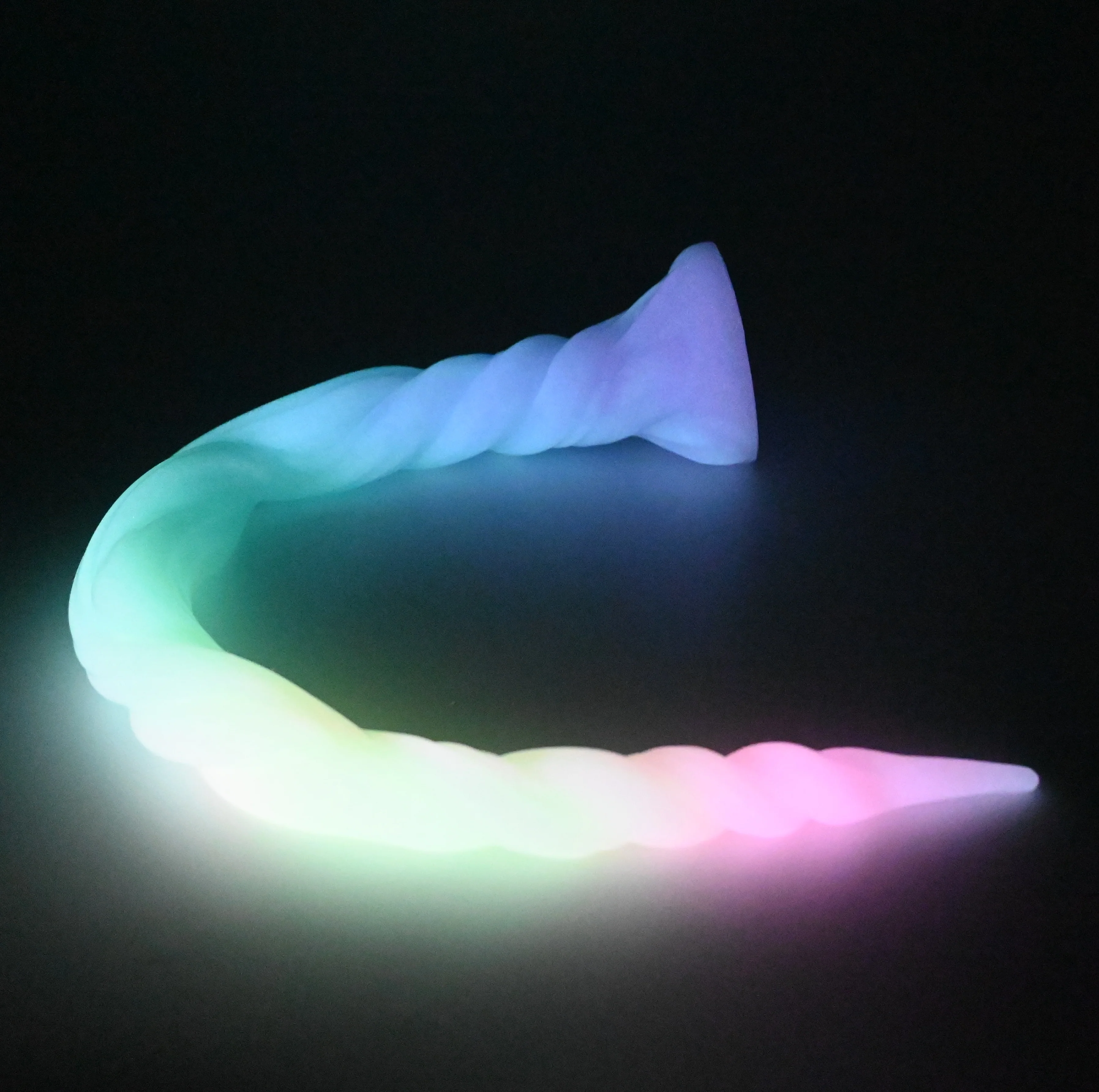 S3MGL65 Sera's Horn Medium 0050 UV GITD - Image 4