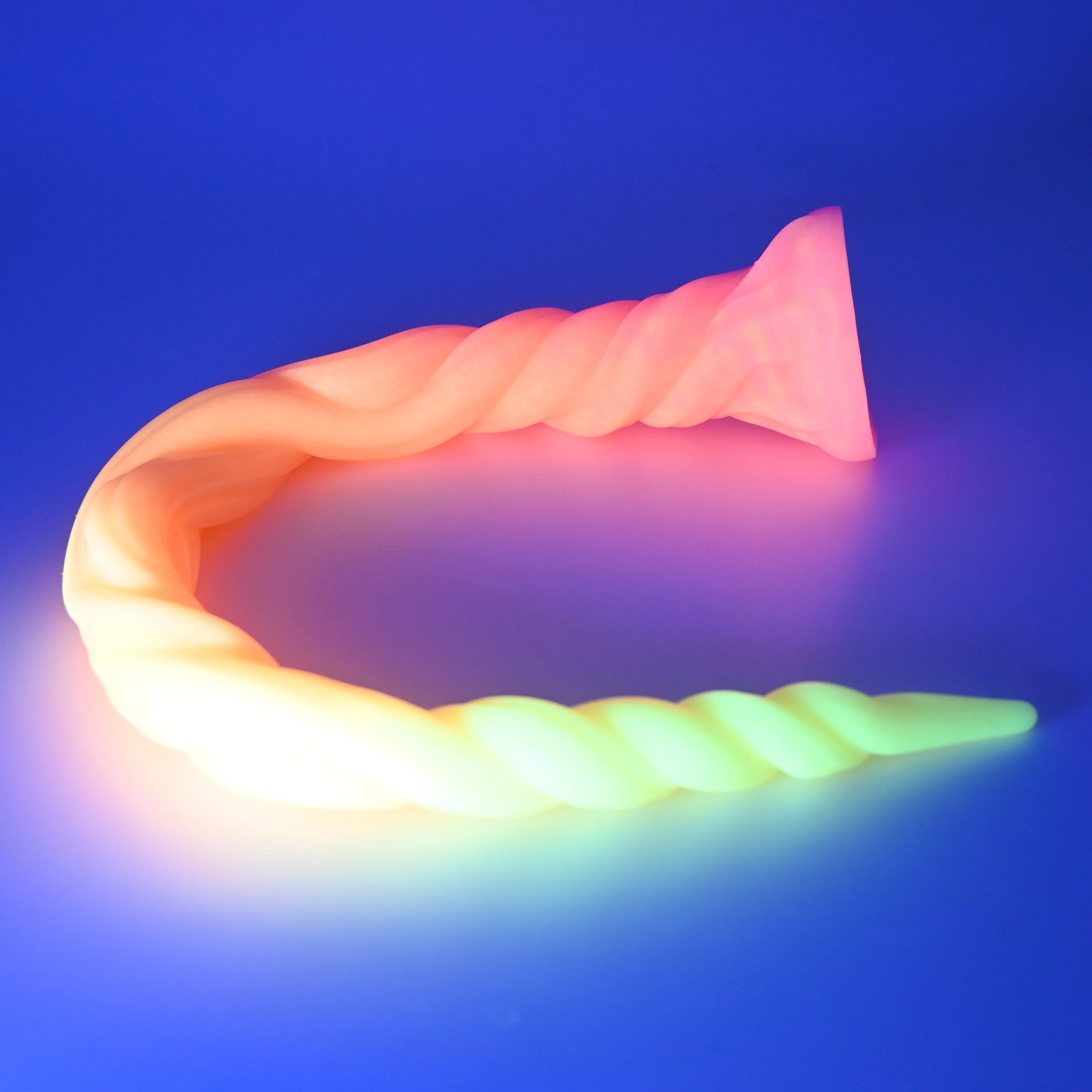 S3MGS31 Sera's Horn Medium 0050 UV GITD - Image 3