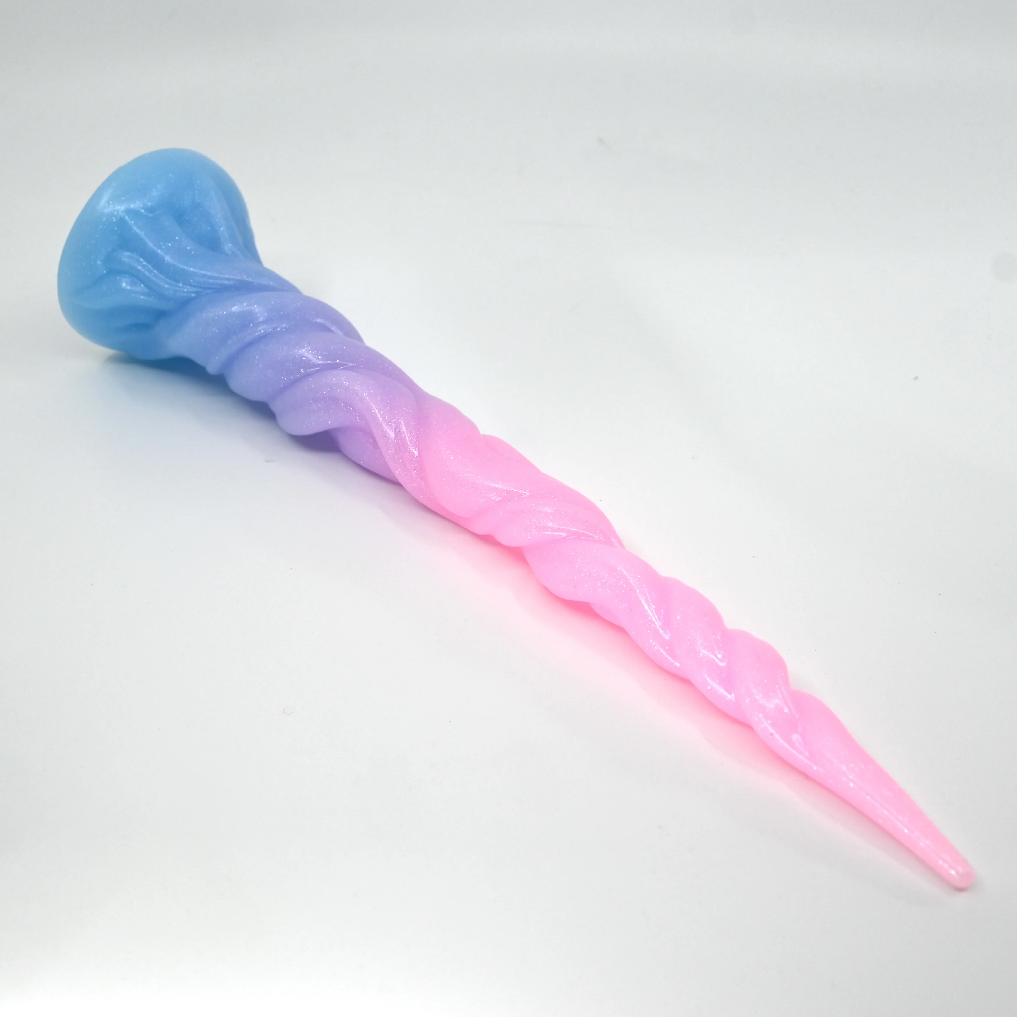 S2MGJ25 Sera's Horn Small 0050 UV GITD