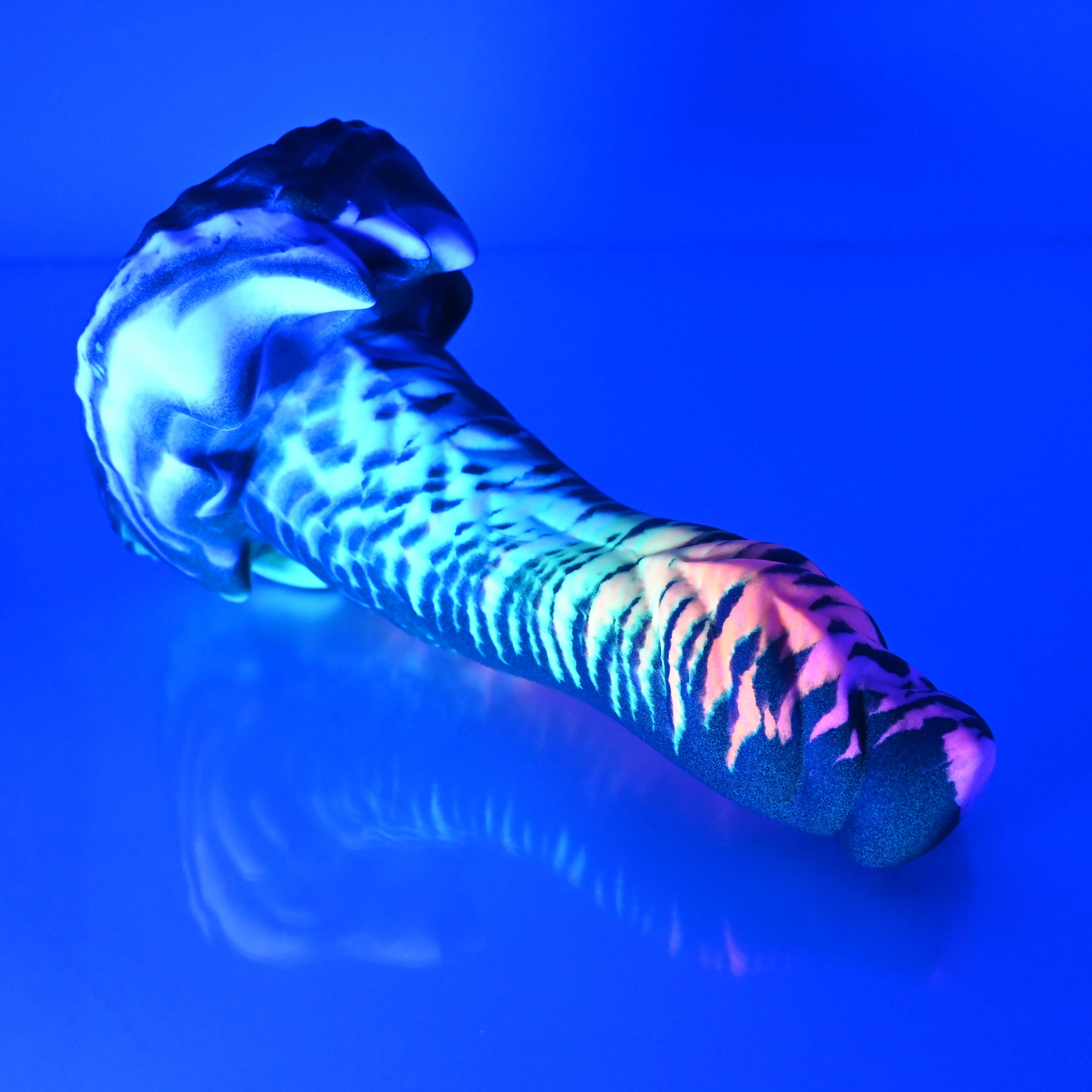 S3MBT65 Snark Medium 0050 UV GITD - Image 3