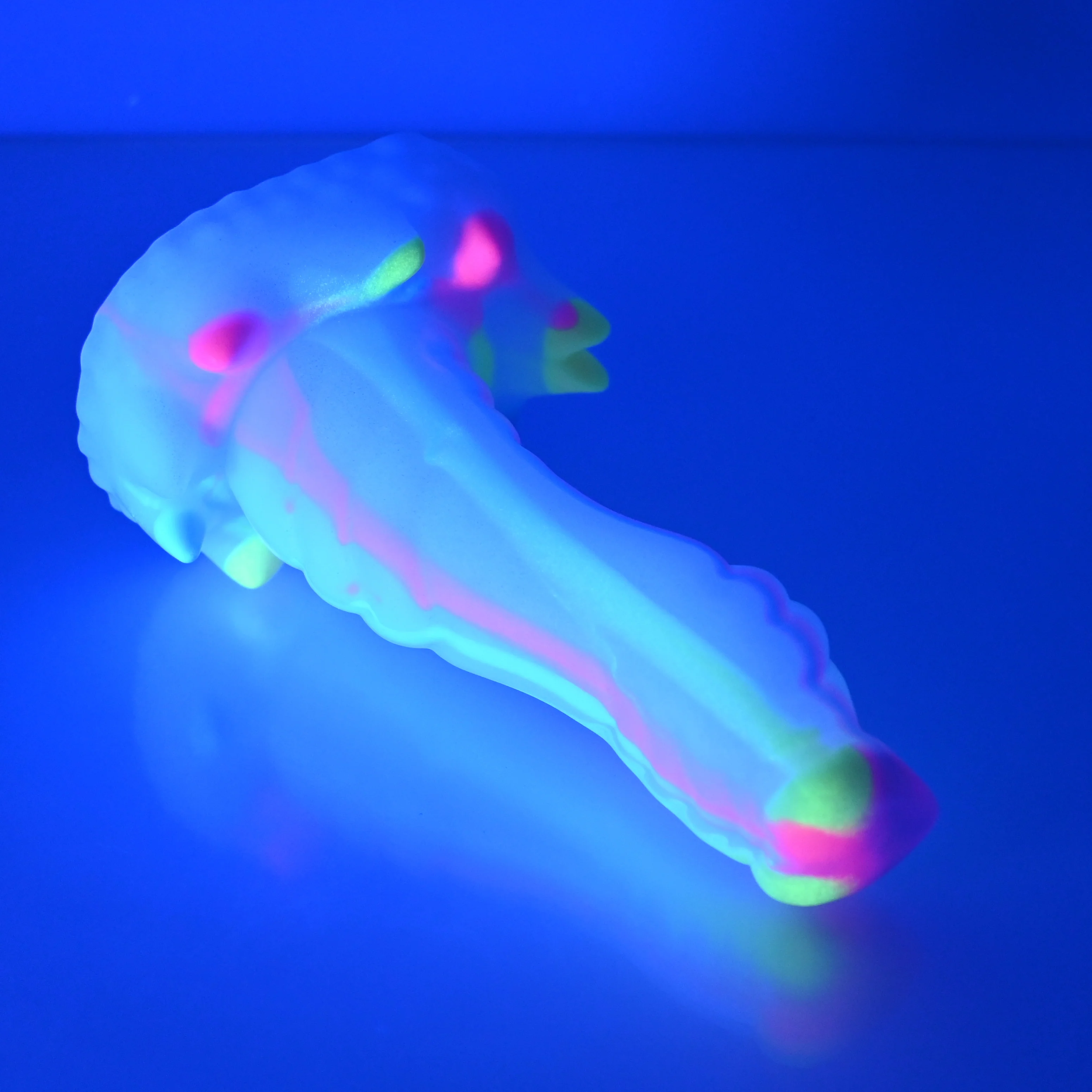 S2SBQ19 Snark Small 0030 UV GITD - Image 3
