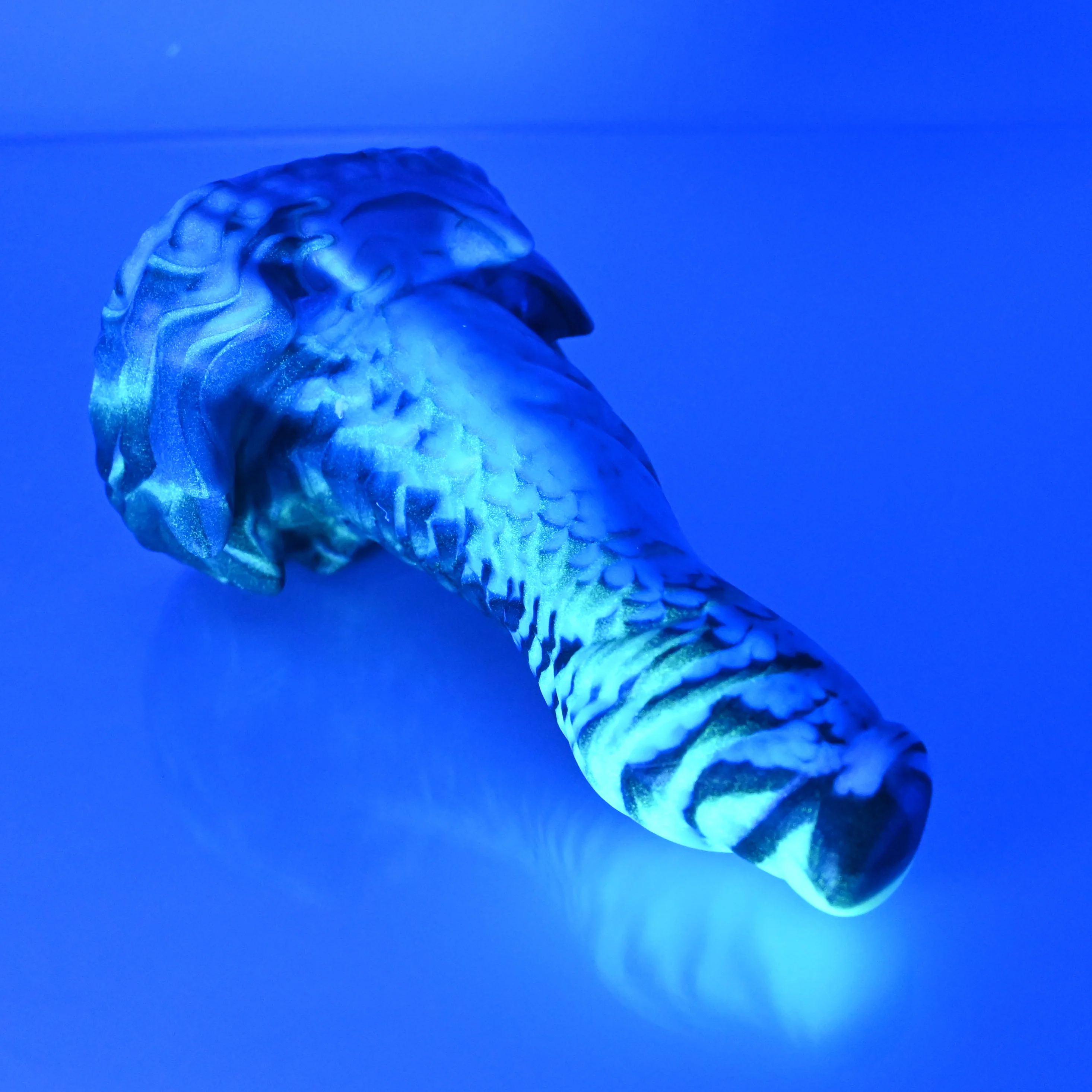 S2MBT68 Snark Small 0050 UV GITD - Image 3
