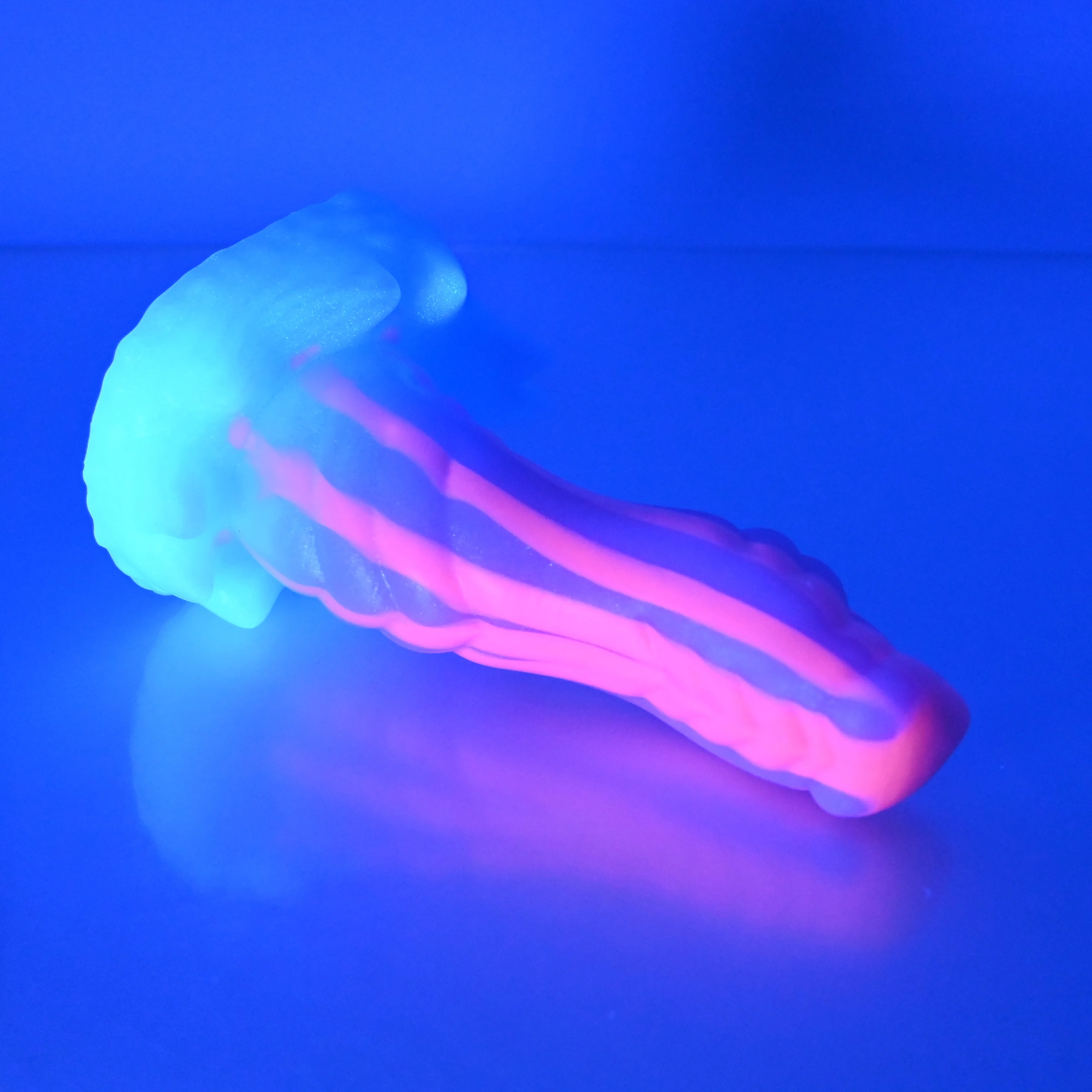 S2XCQ51 Snark Small 0020 UV GITD - Image 3