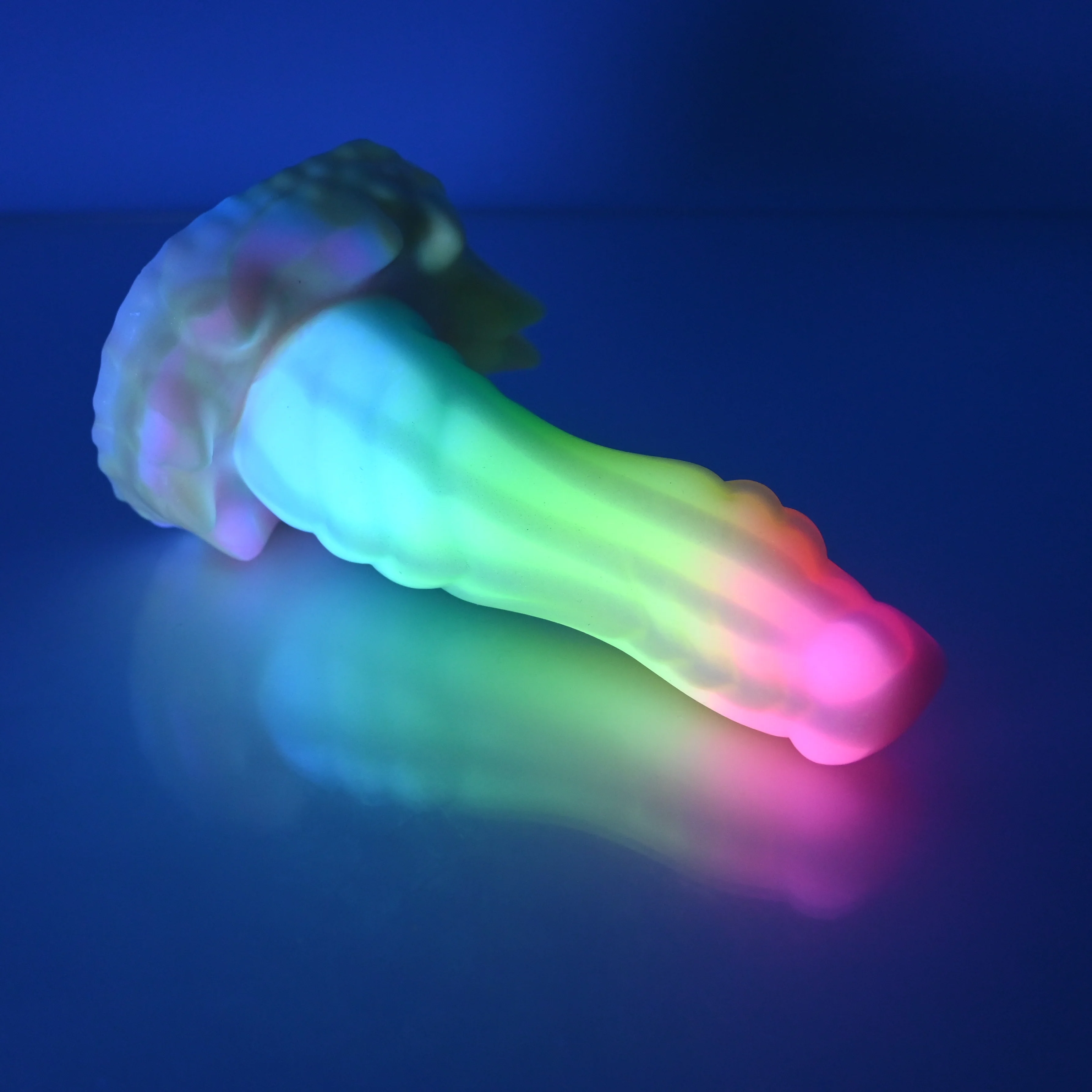 S2SCR69 Snark Small 0030 UV GITD - Image 3