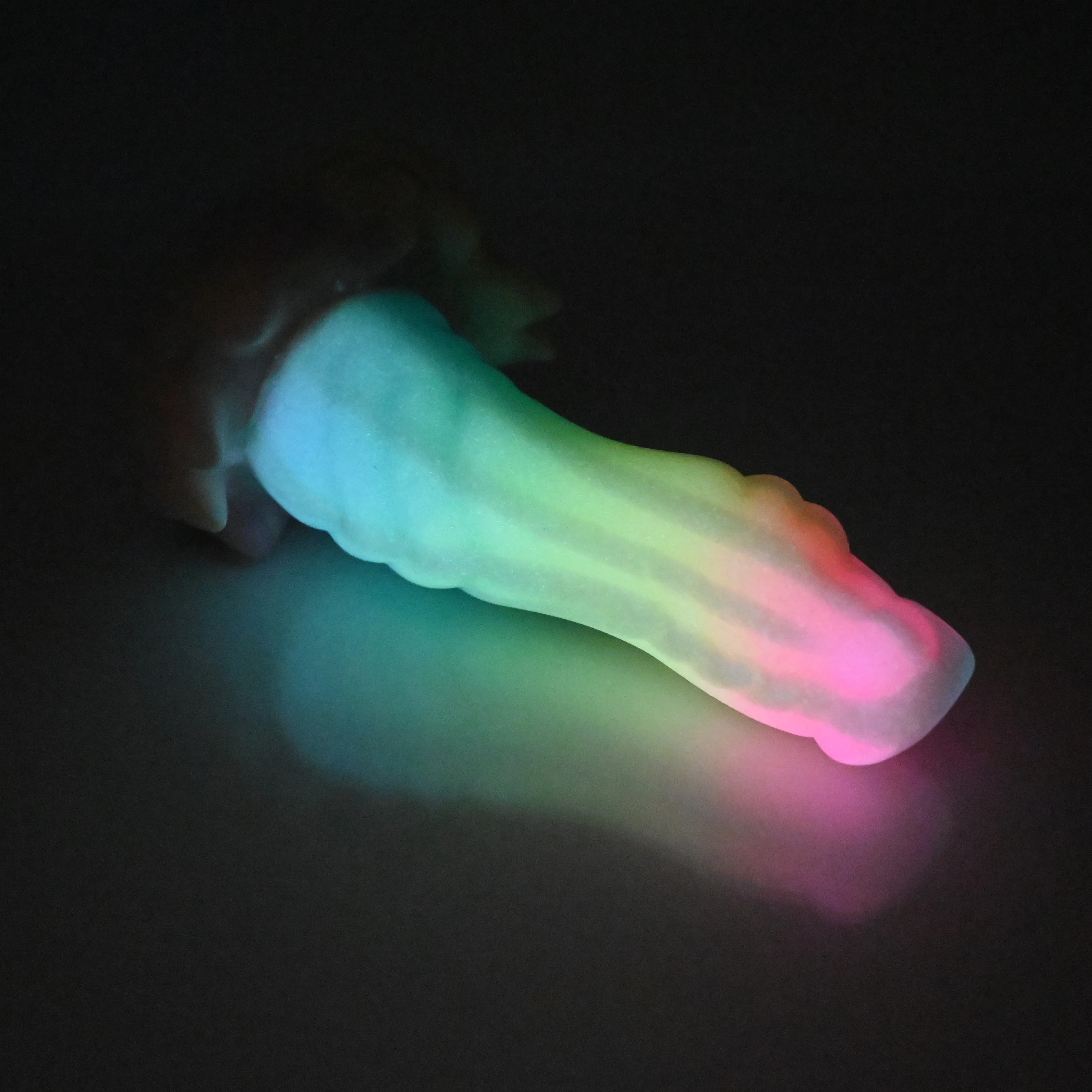 S2SCR69 Snark Small 0030 UV GITD - Image 4