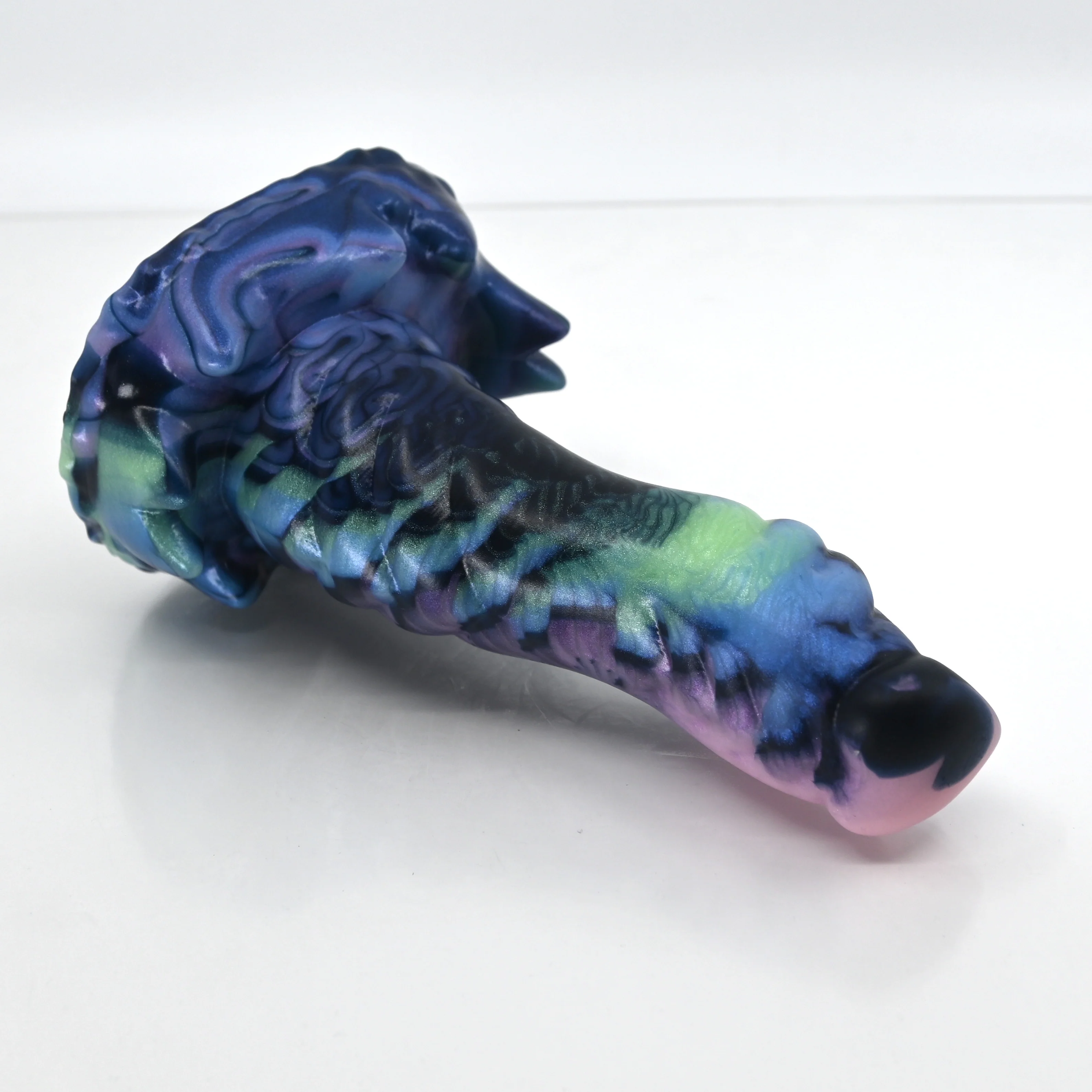 S2MCV62 Snark Small 0050 UV GITD