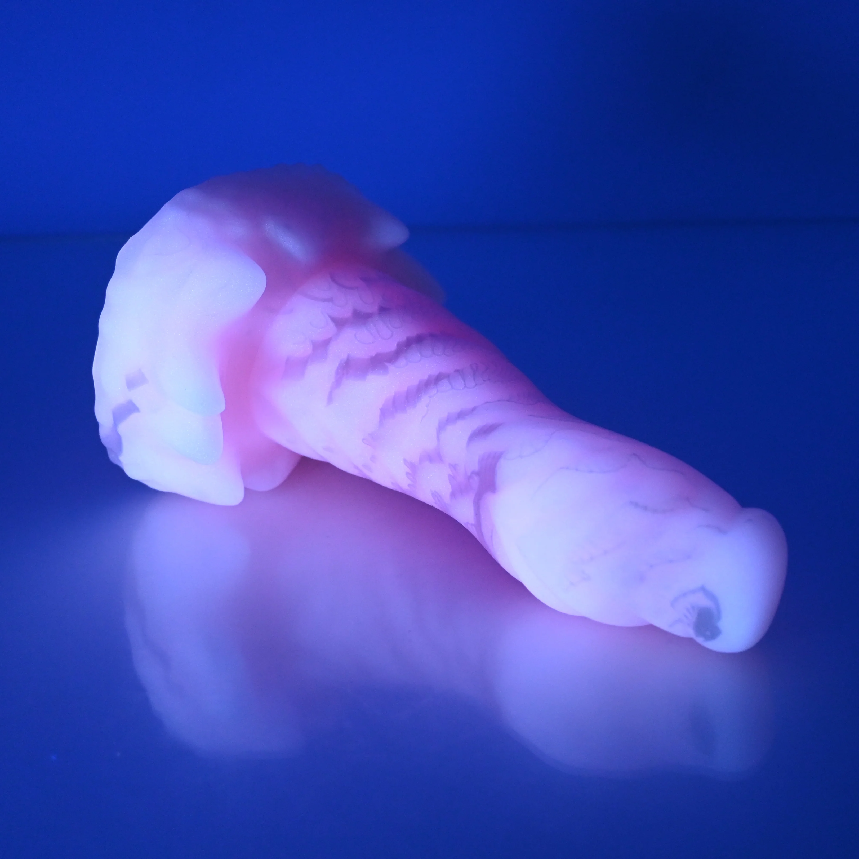 S2SCZ76 Snark Small 0030 UV GITD - Image 3
