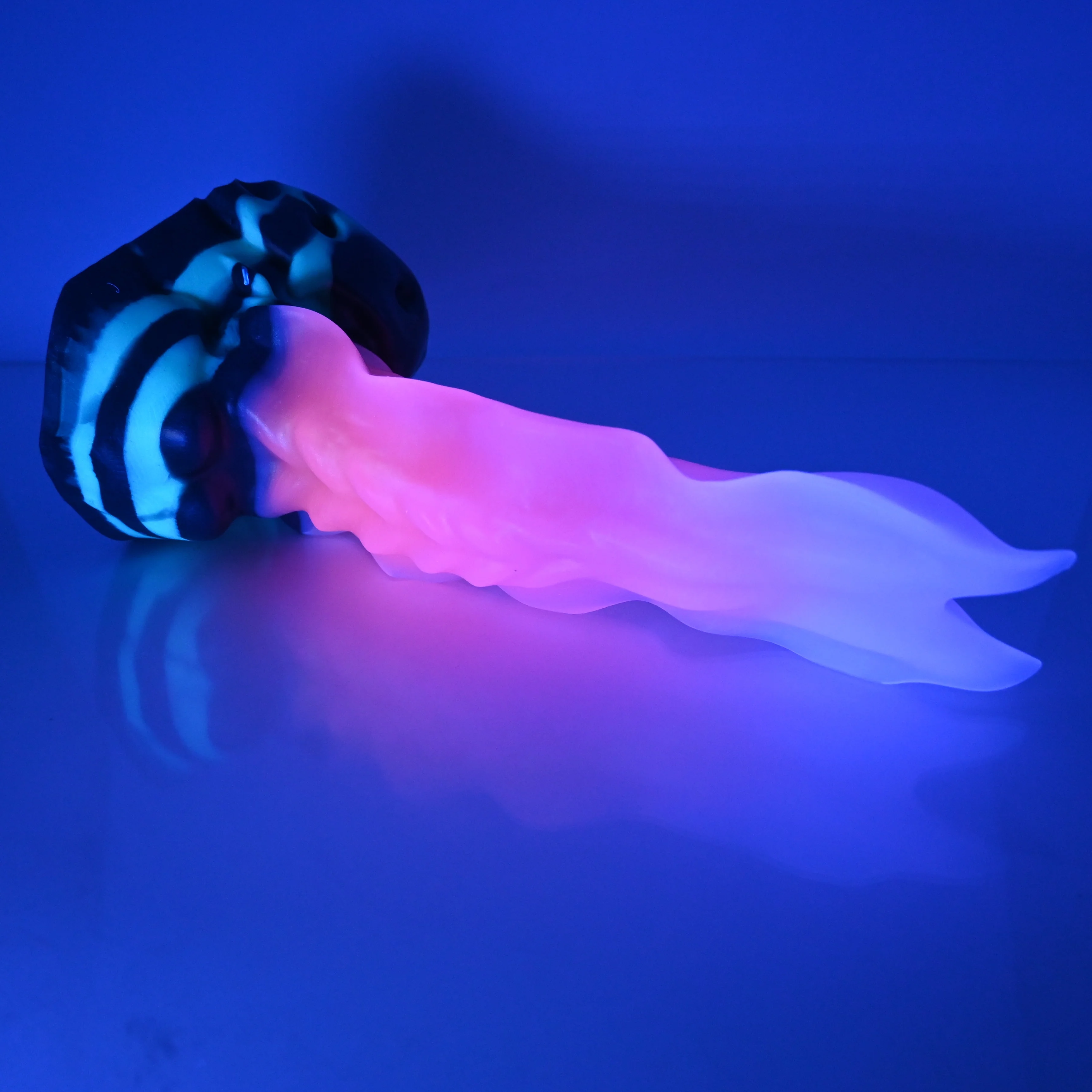 V4TCL47 Snark's Maw Large NC 0031 UV - Image 3