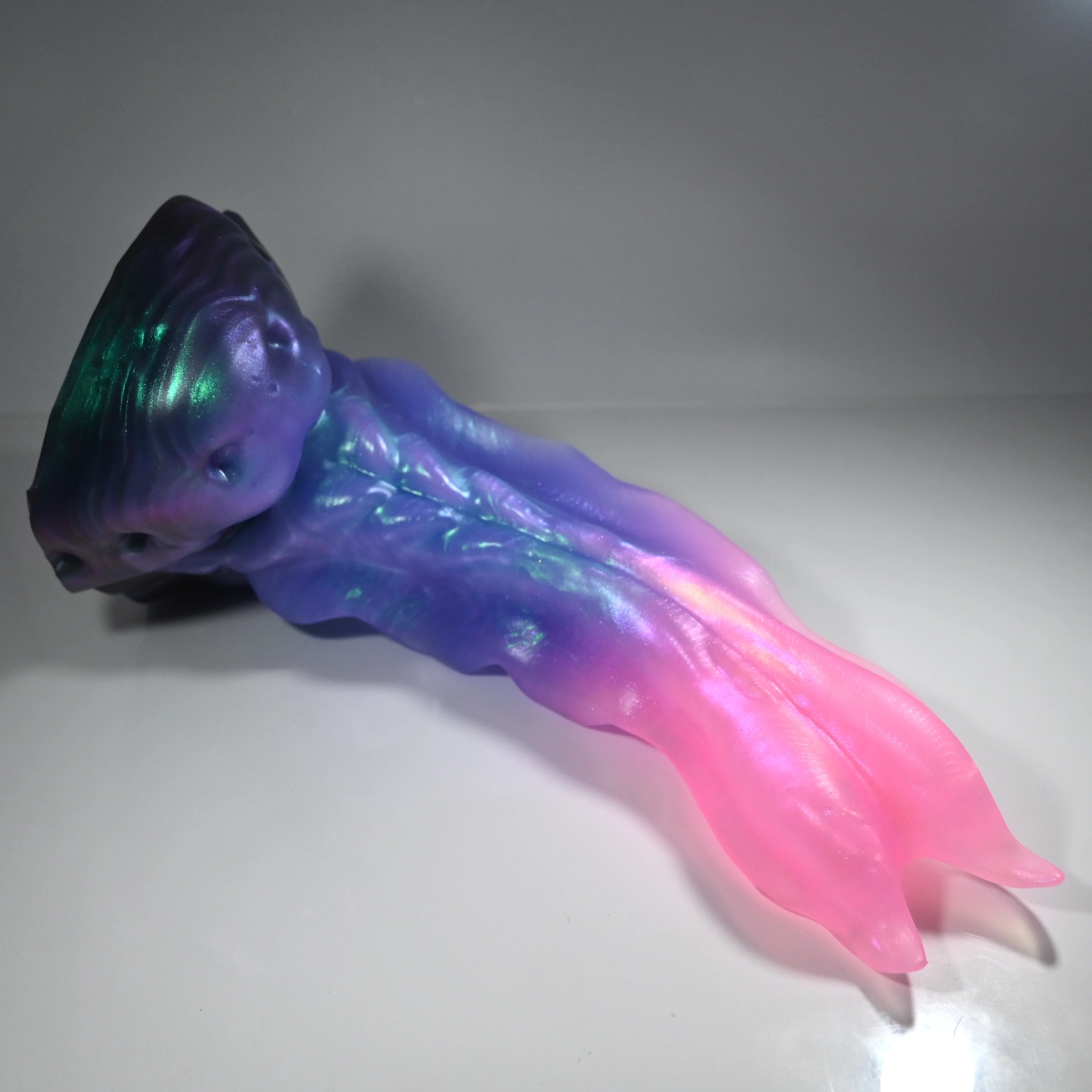 V4TDV86 Snark's Maw Large NC 0031 UV CS