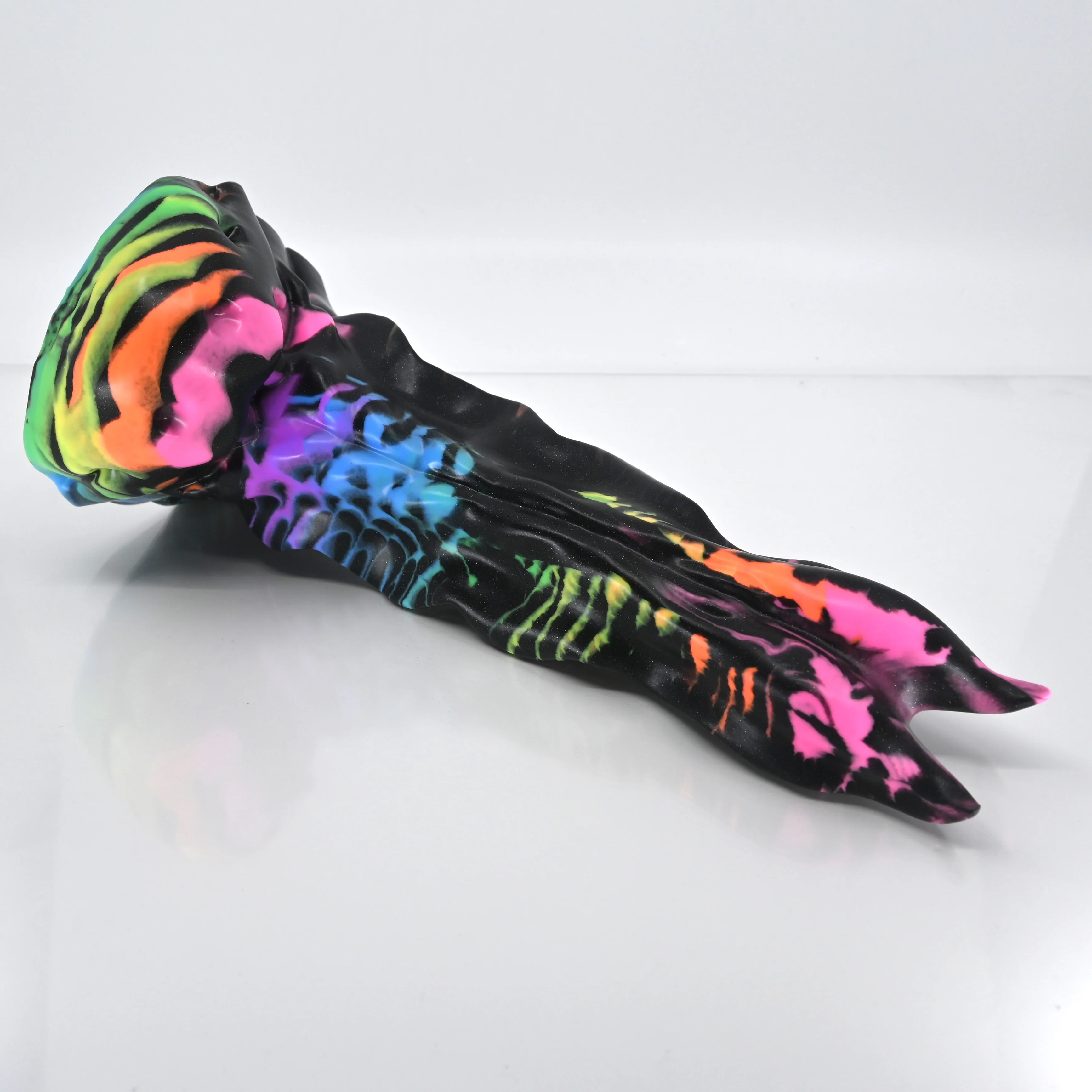 V4MBW83 Snark's Maw Large 0050 UV GITD