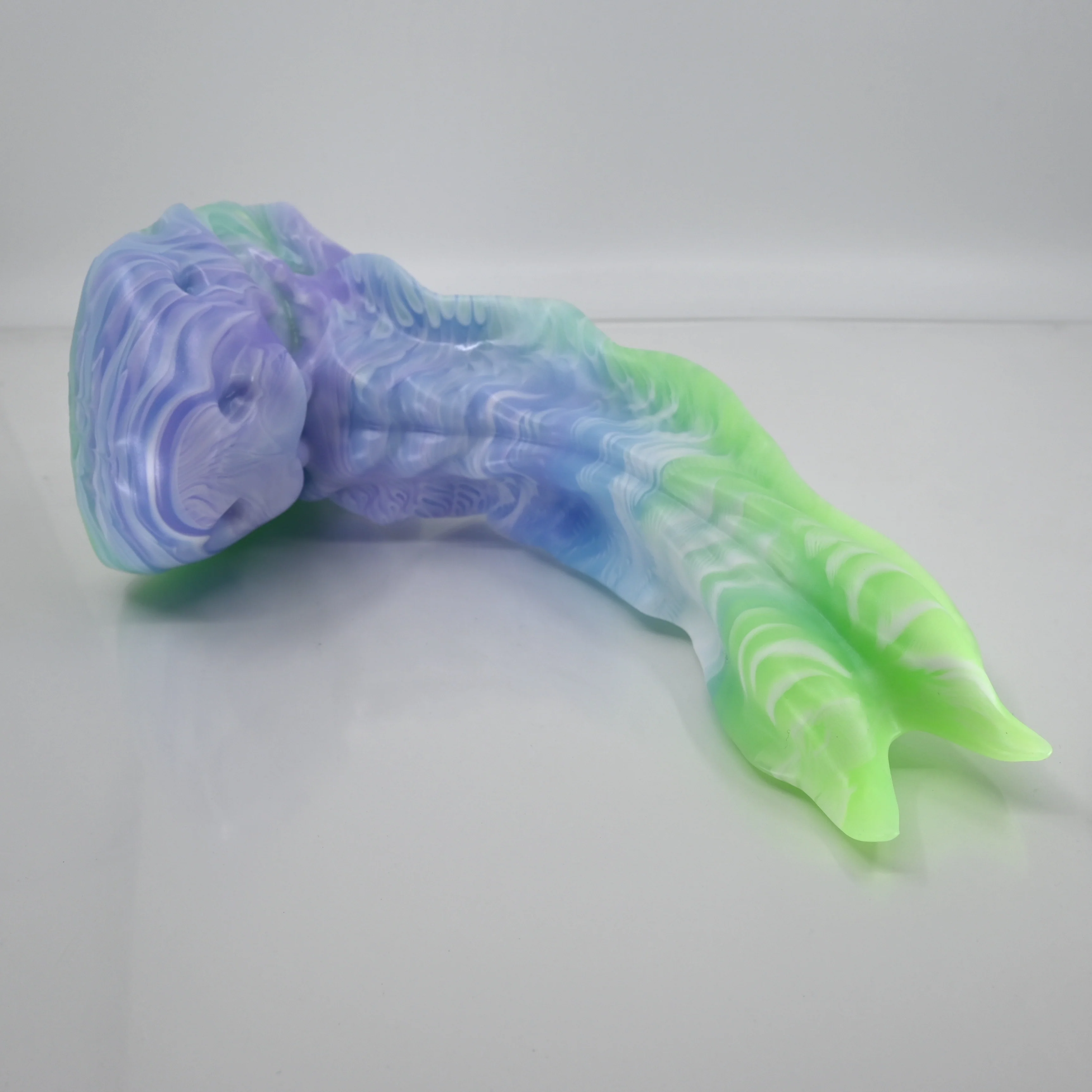 V4XCB55 Snark's Maw Large 0020 UV