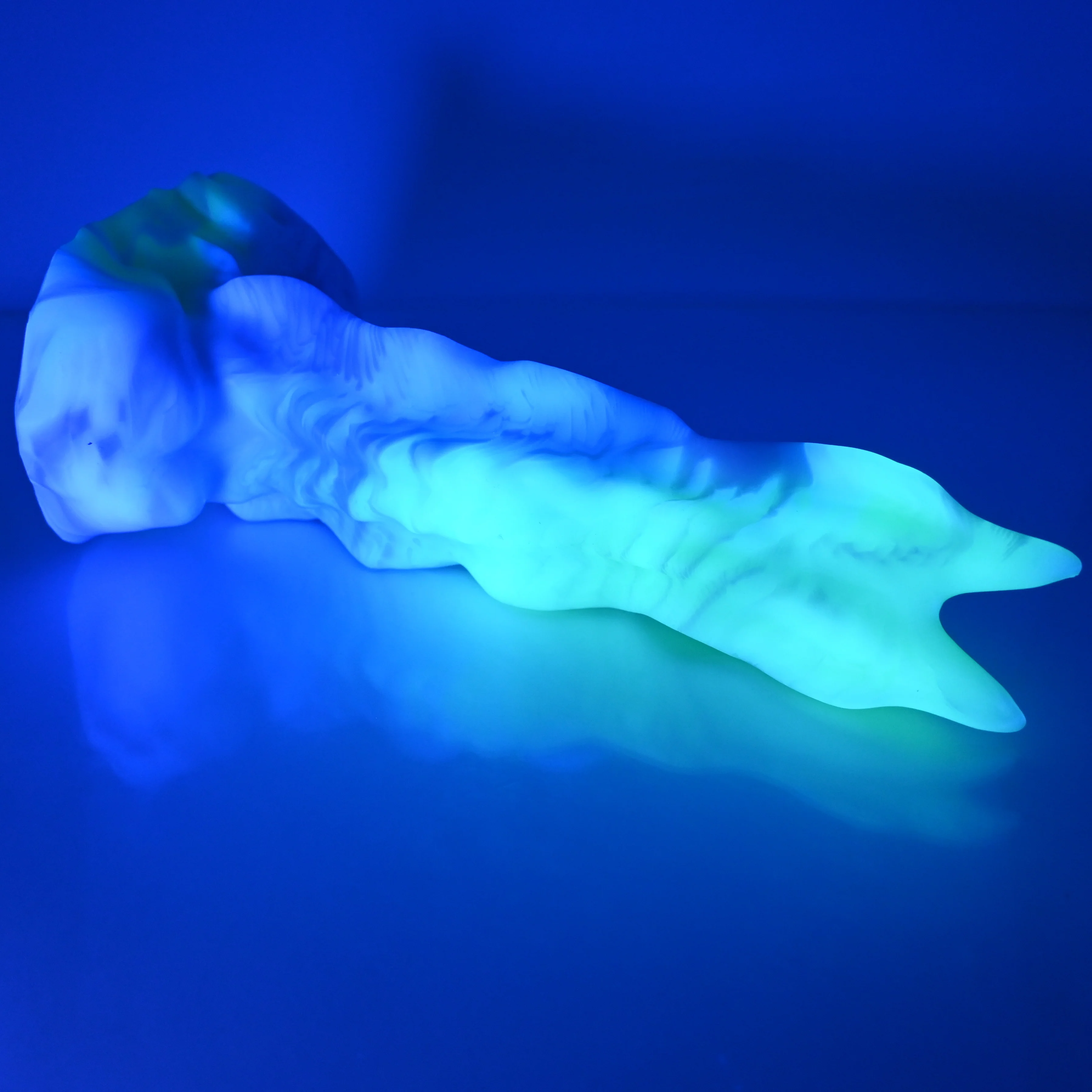 V4XCB55 Snark's Maw Large 0020 UV - Image 3
