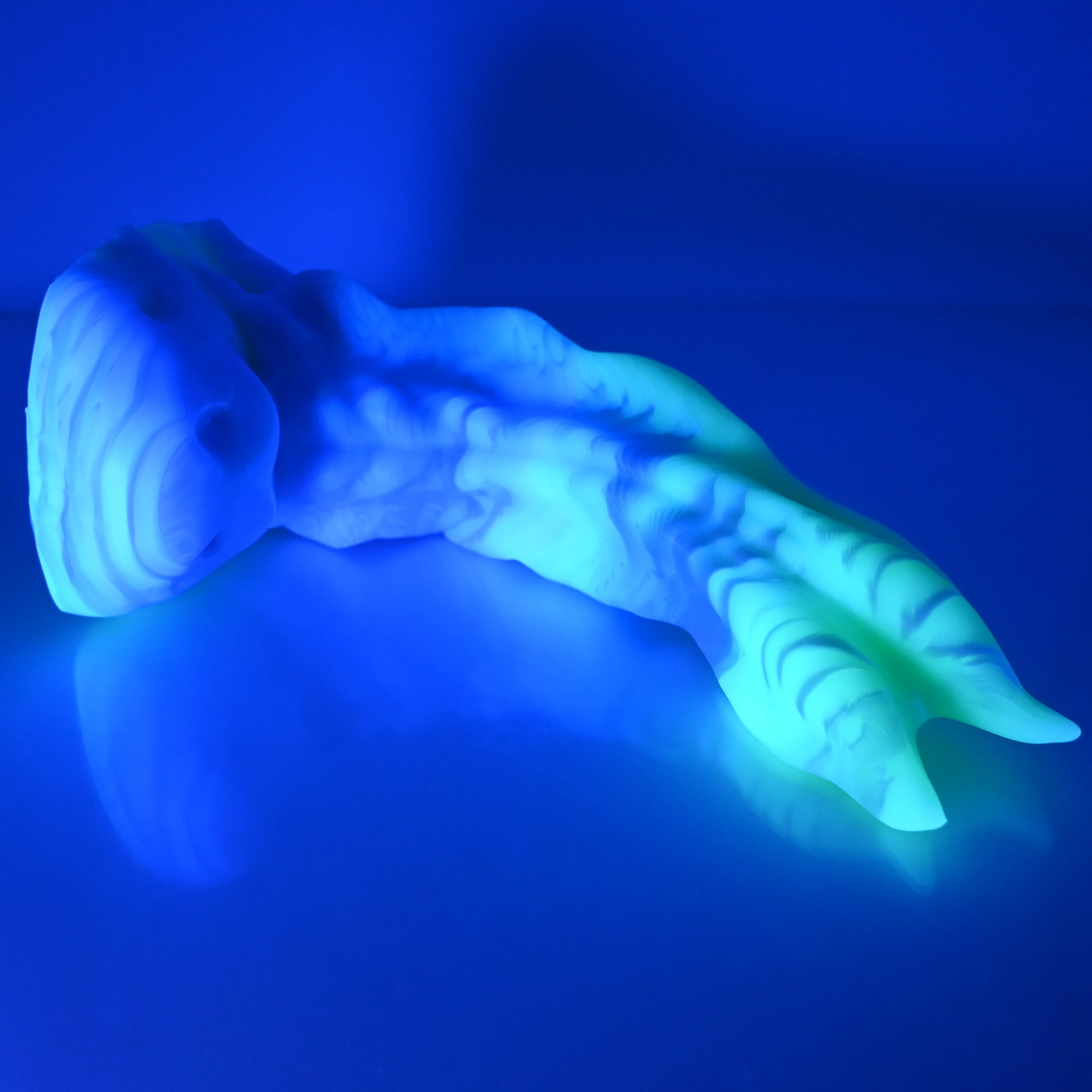 V4XCB55 Snark's Maw Large 0020 UV - Image 4