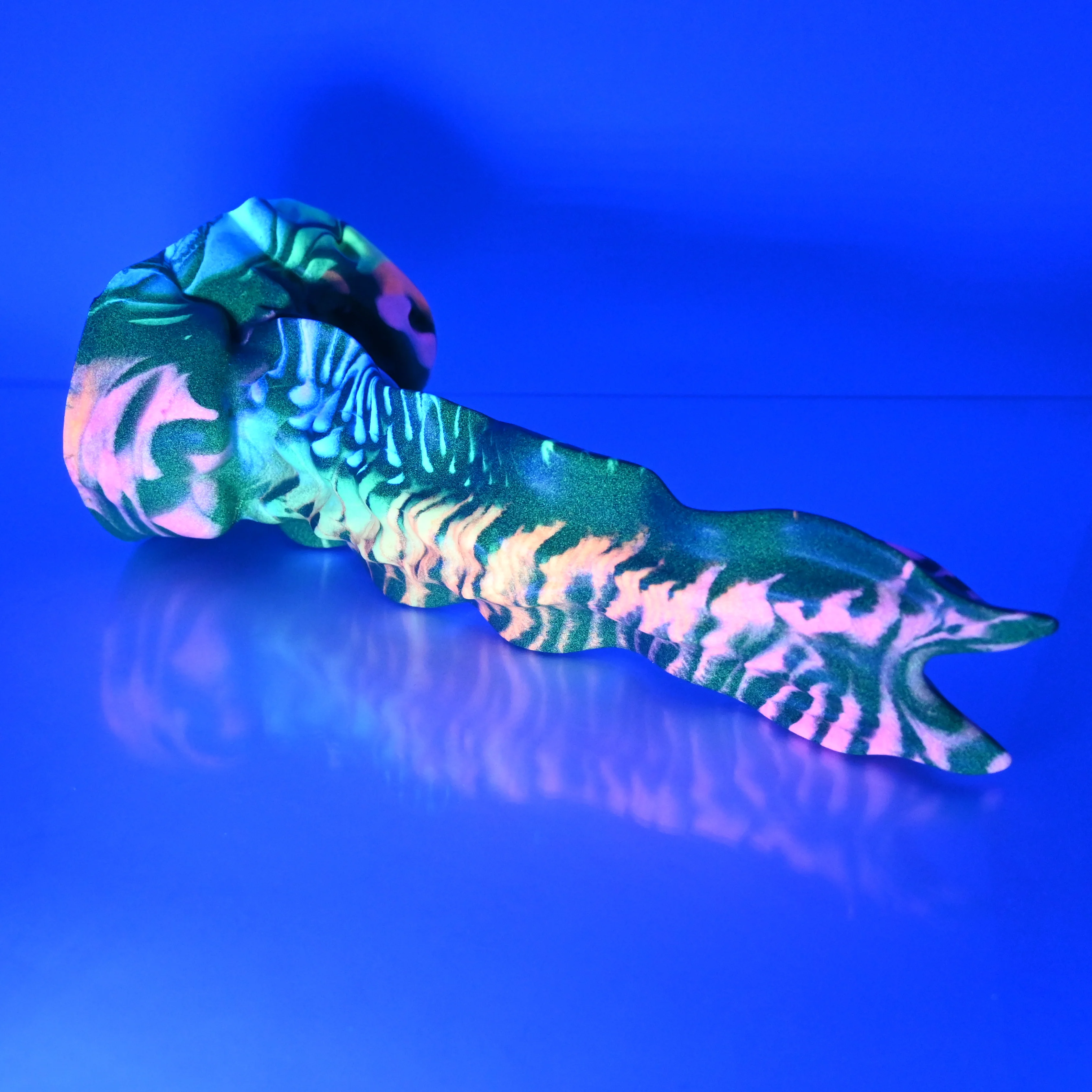 V4MBW83 Snark's Maw Large 0050 UV GITD - Image 3