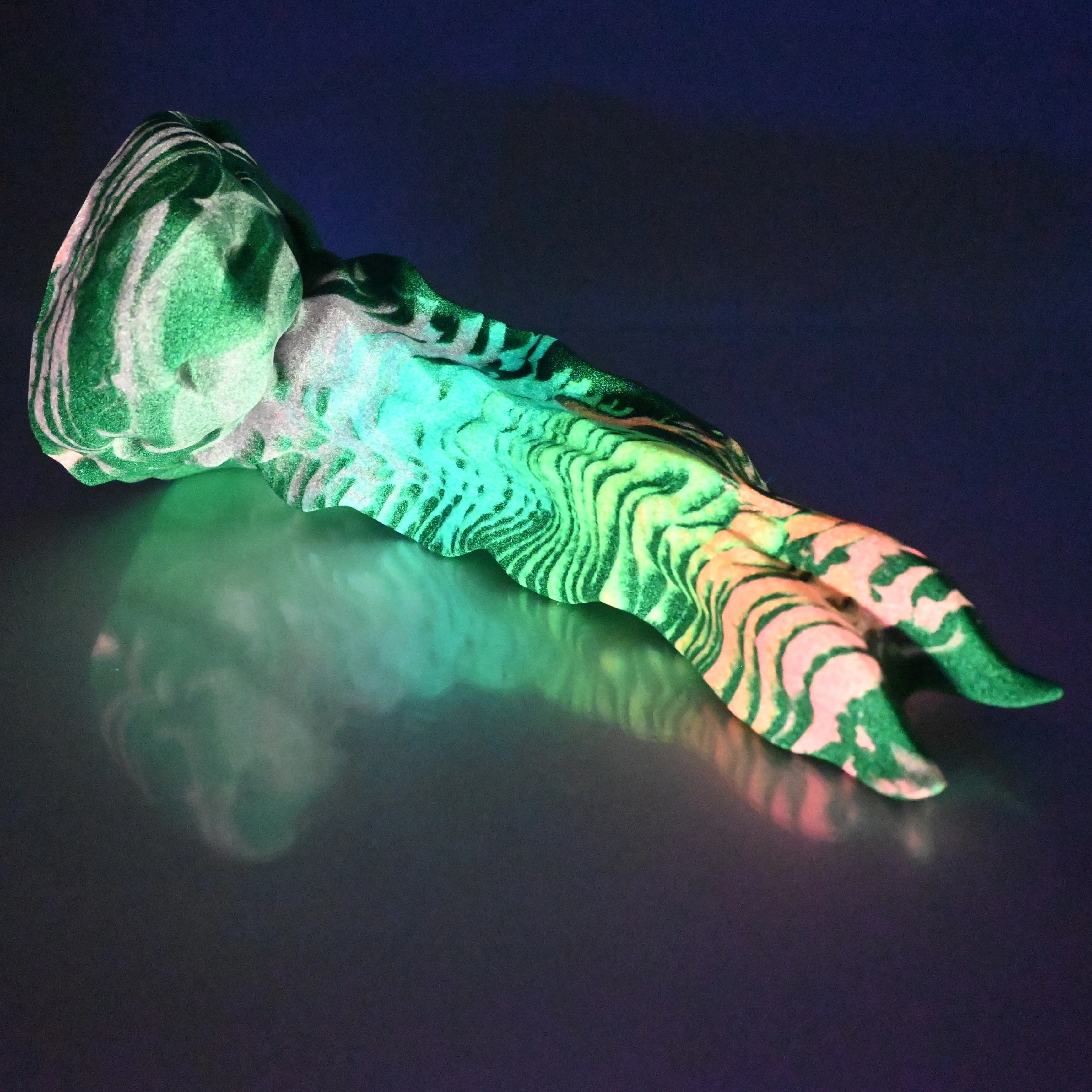 V4SCG10 Snark's Maw Large 0030 UV GITD - Image 4