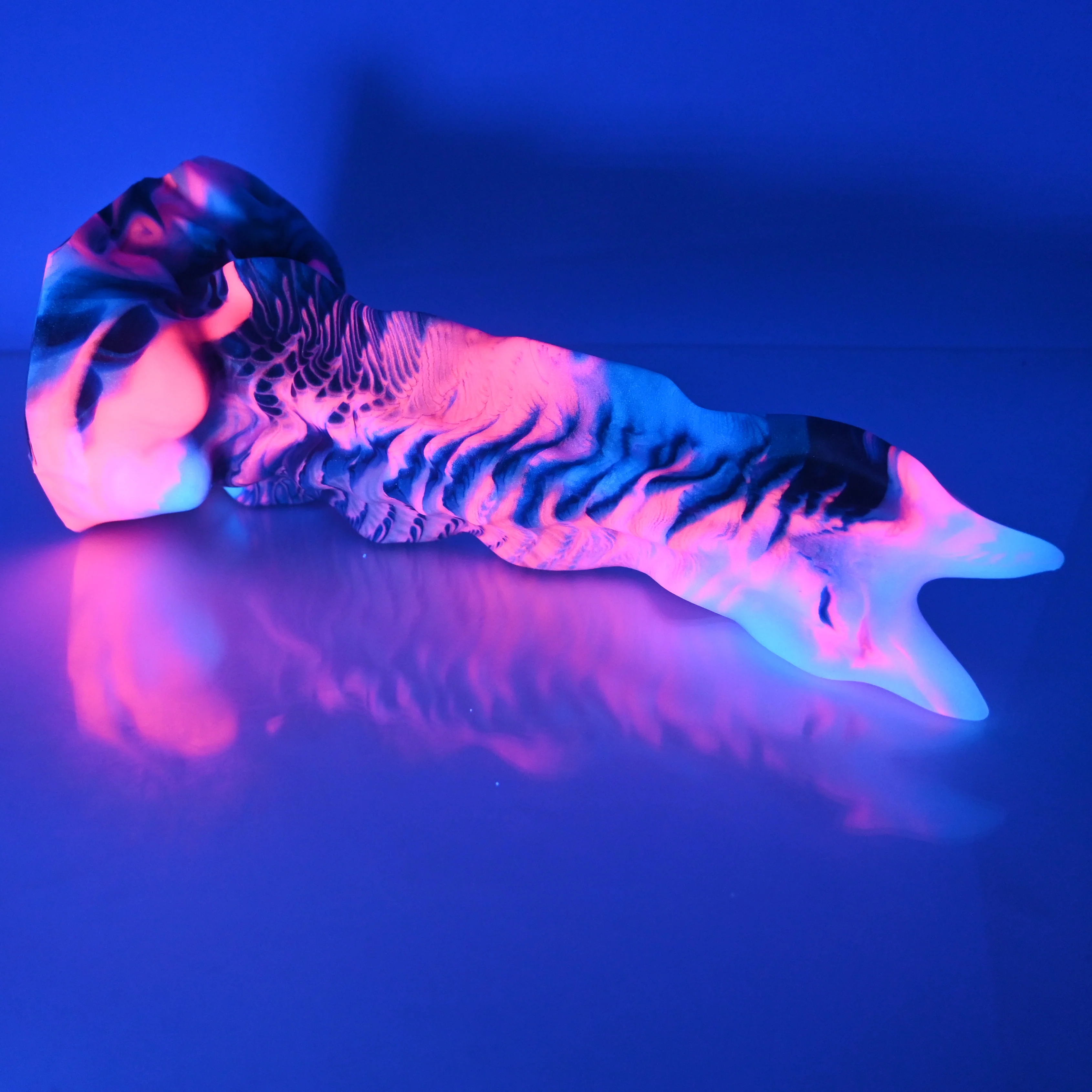 V4XCH53 Snark's Maw Large 0020 UV GITD - Image 3