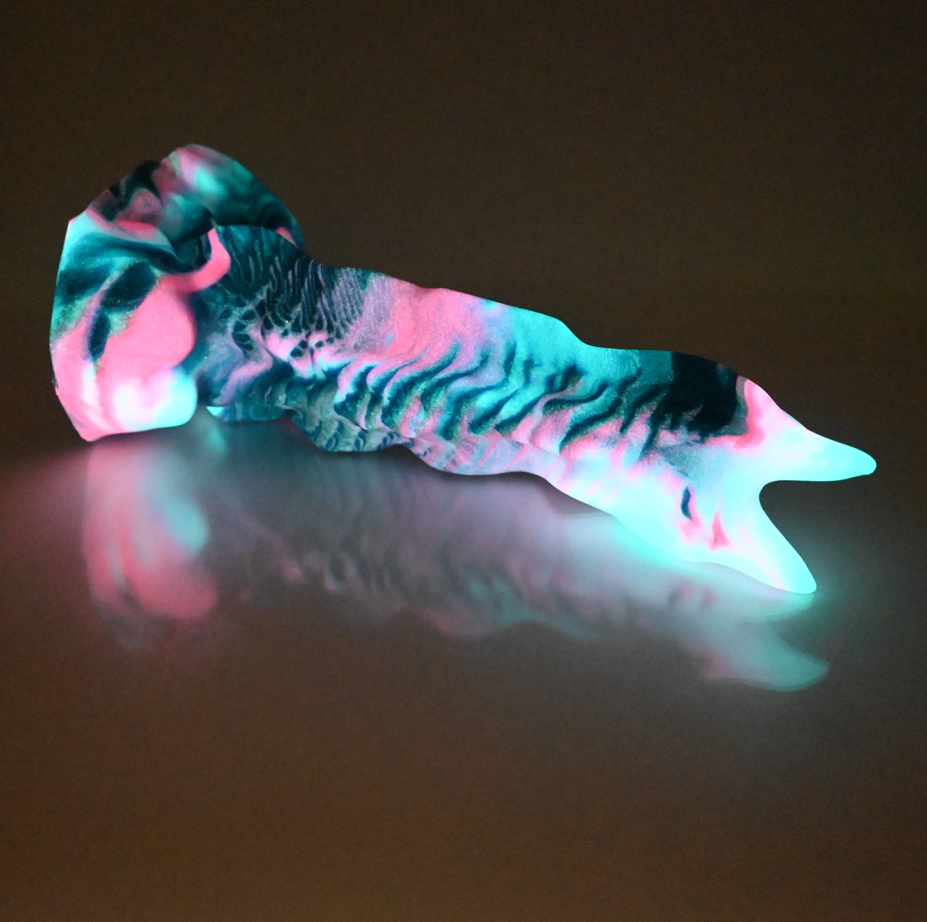 V4XCH53 Snark's Maw Large 0020 UV GITD - Image 4