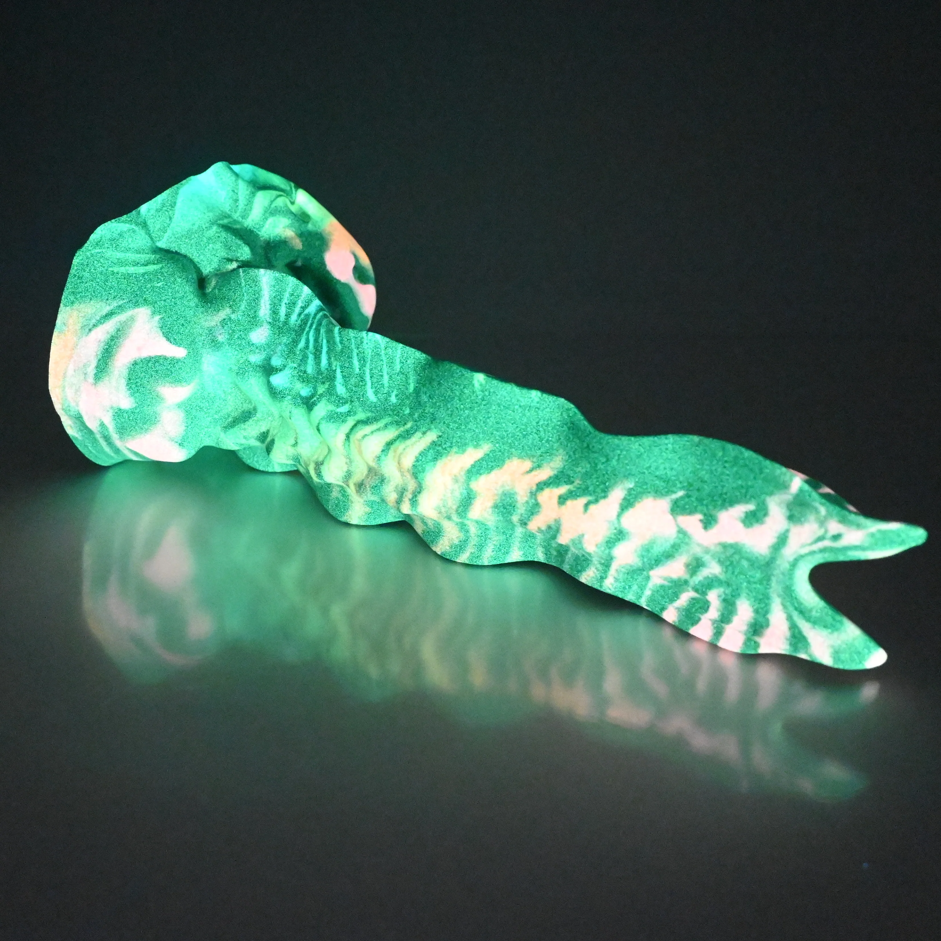 V4MBW83 Snark's Maw Large 0050 UV GITD - Image 4