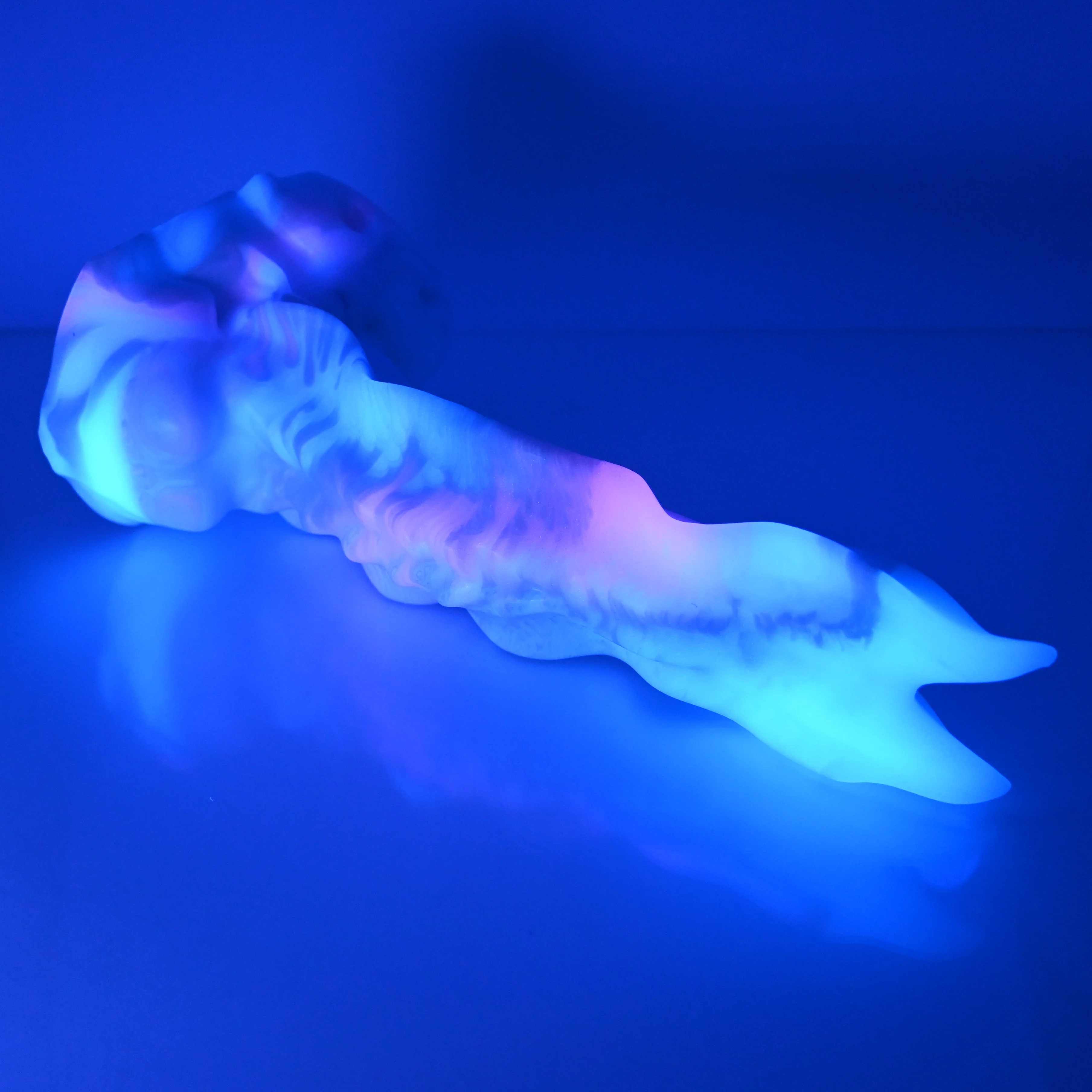 V4MDN63 Snark's Maw Large 0050 UV GITD CS - Image 3