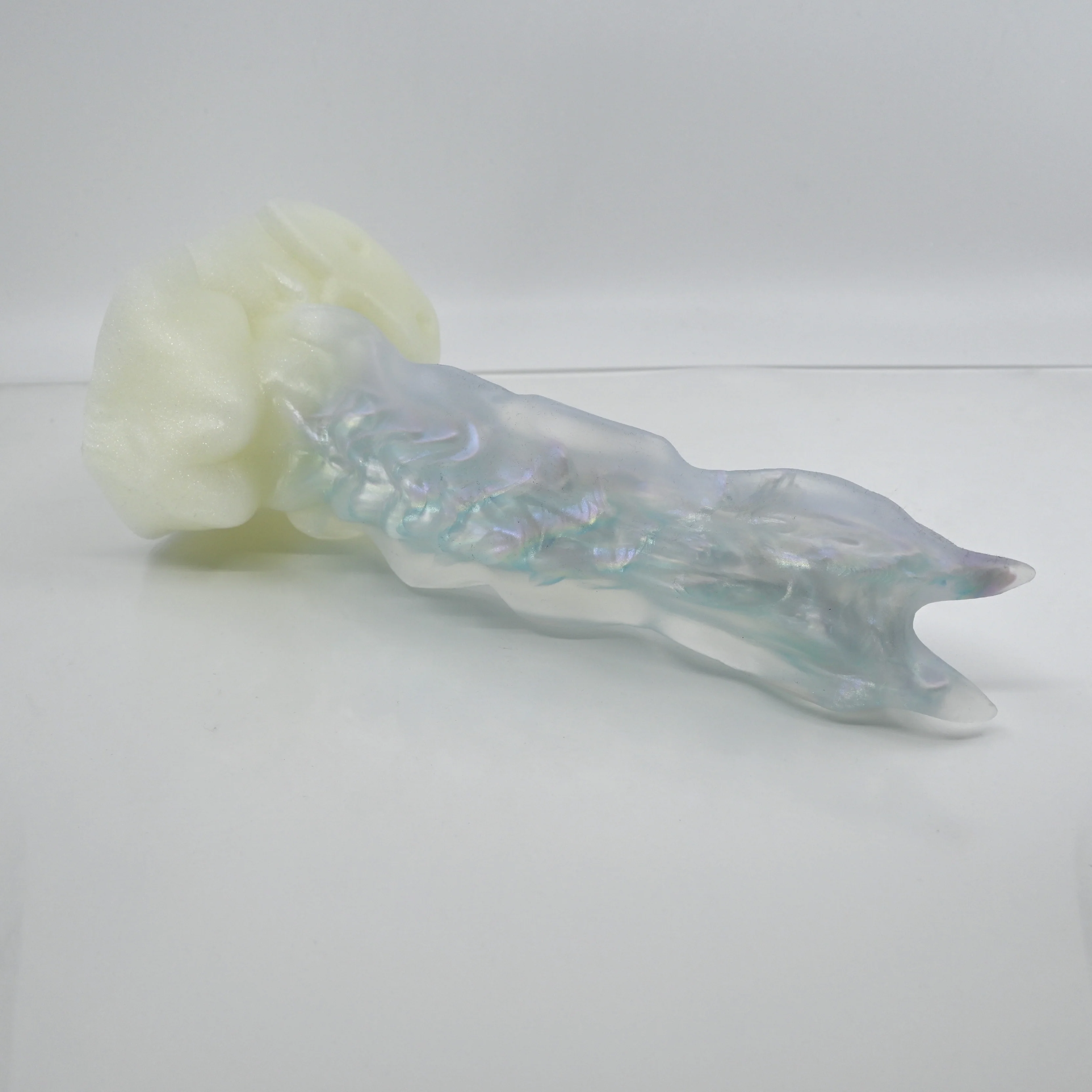 V3TCF98 Snark's Maw Medium NC 0031 UV GITD - Image 2