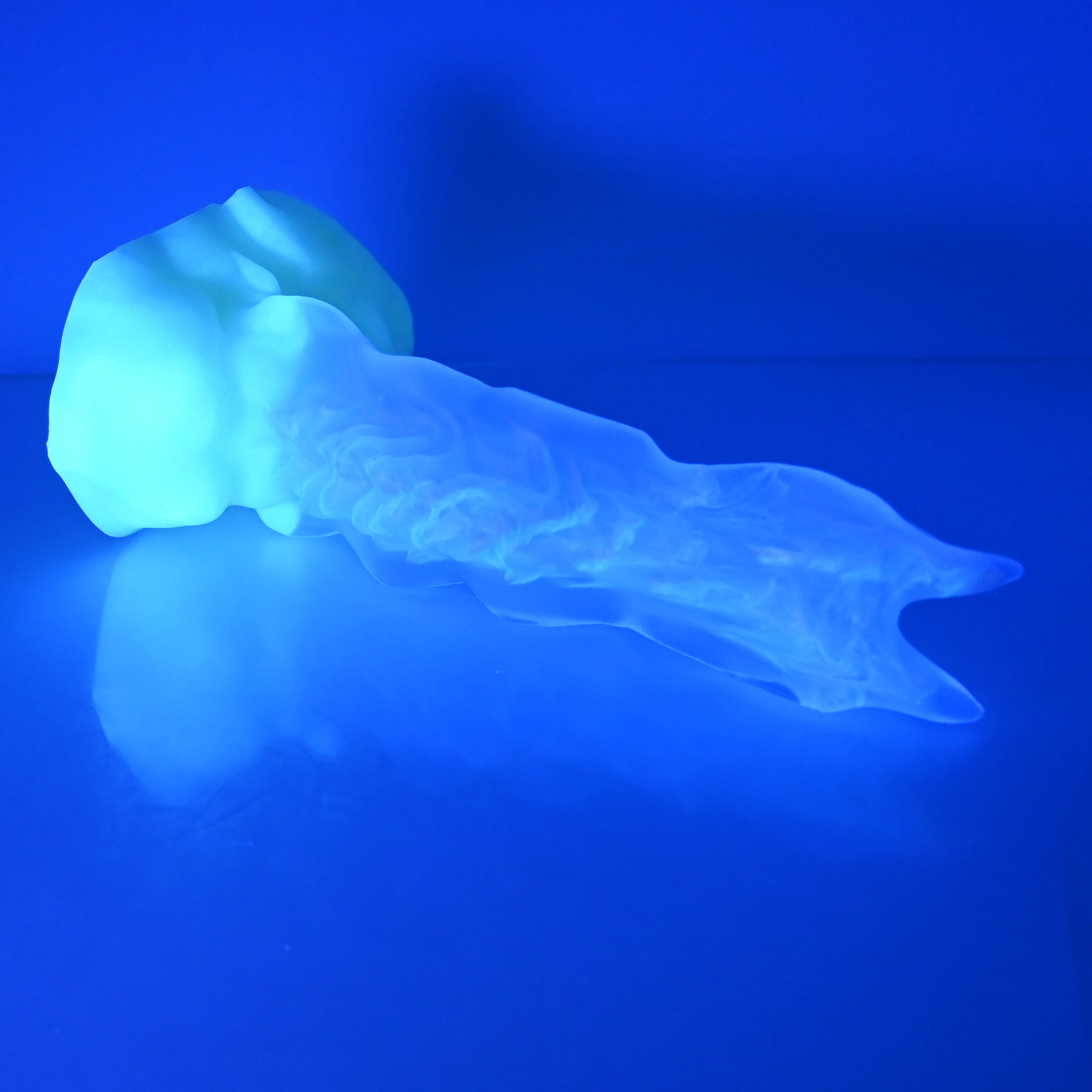 V3TCF98 Snark's Maw Medium NC 0031 UV GITD - Image 3