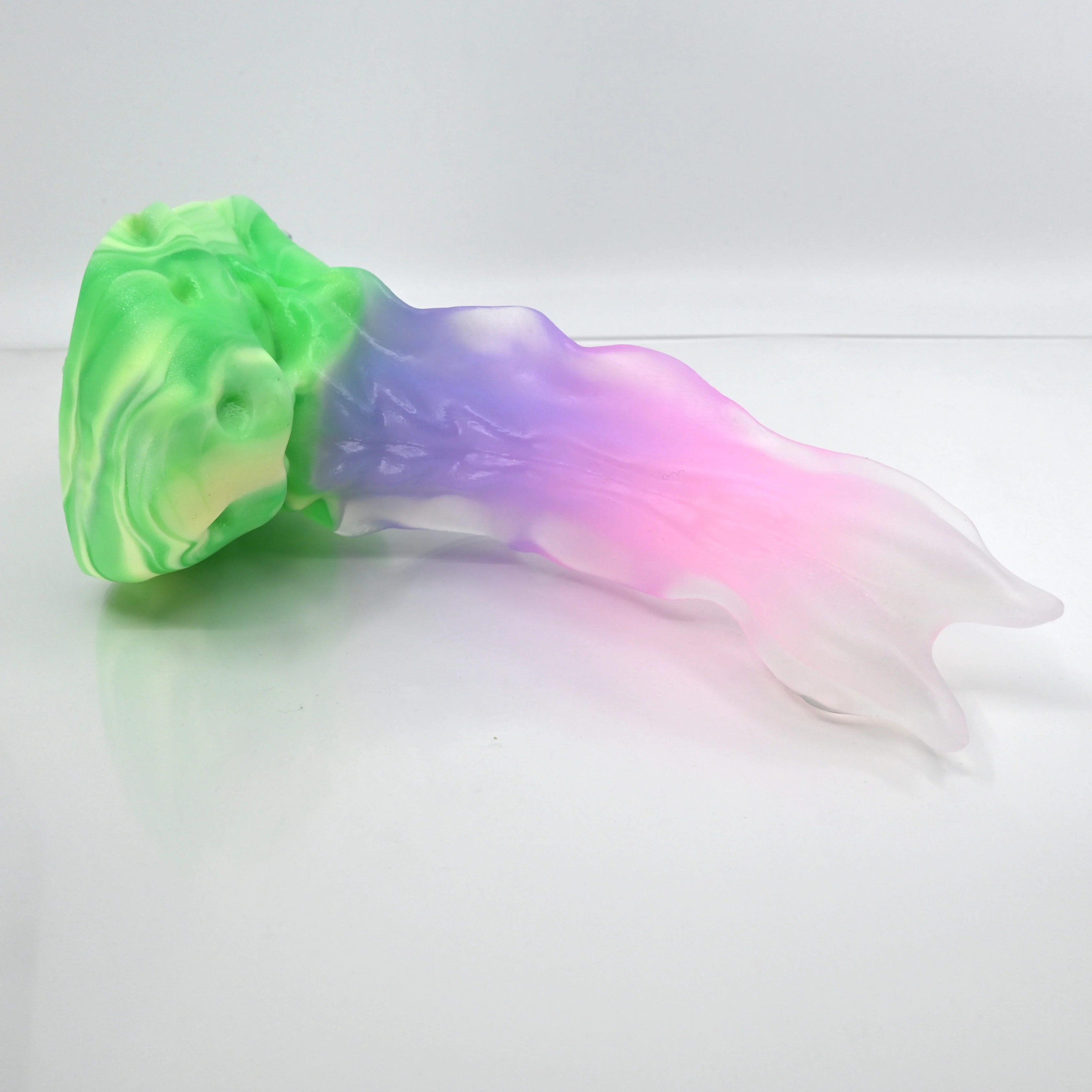 V3TCN04 Snark's Maw Medium NC 0031 UV