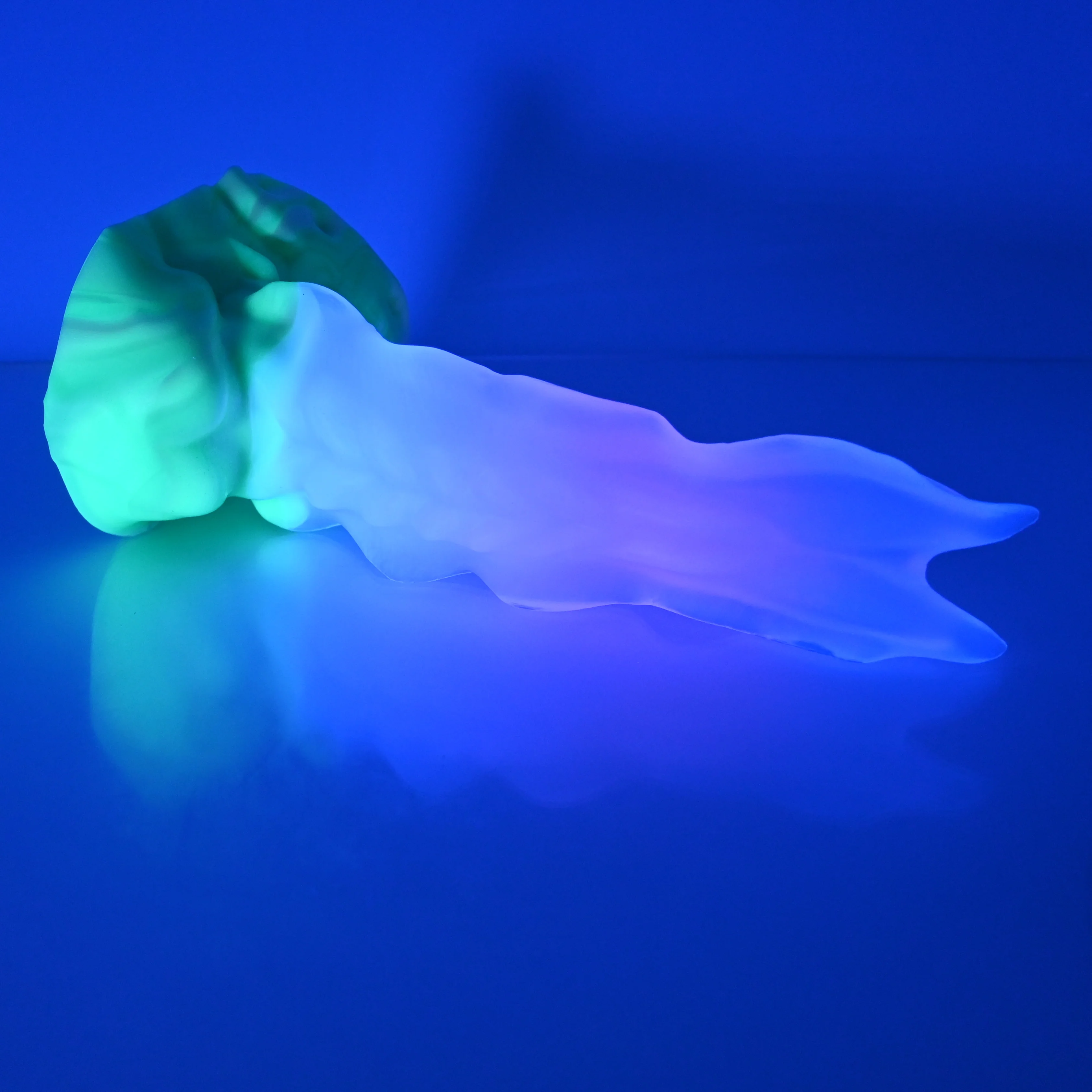 V3TCN04 Snark's Maw Medium NC 0031 UV - Image 3