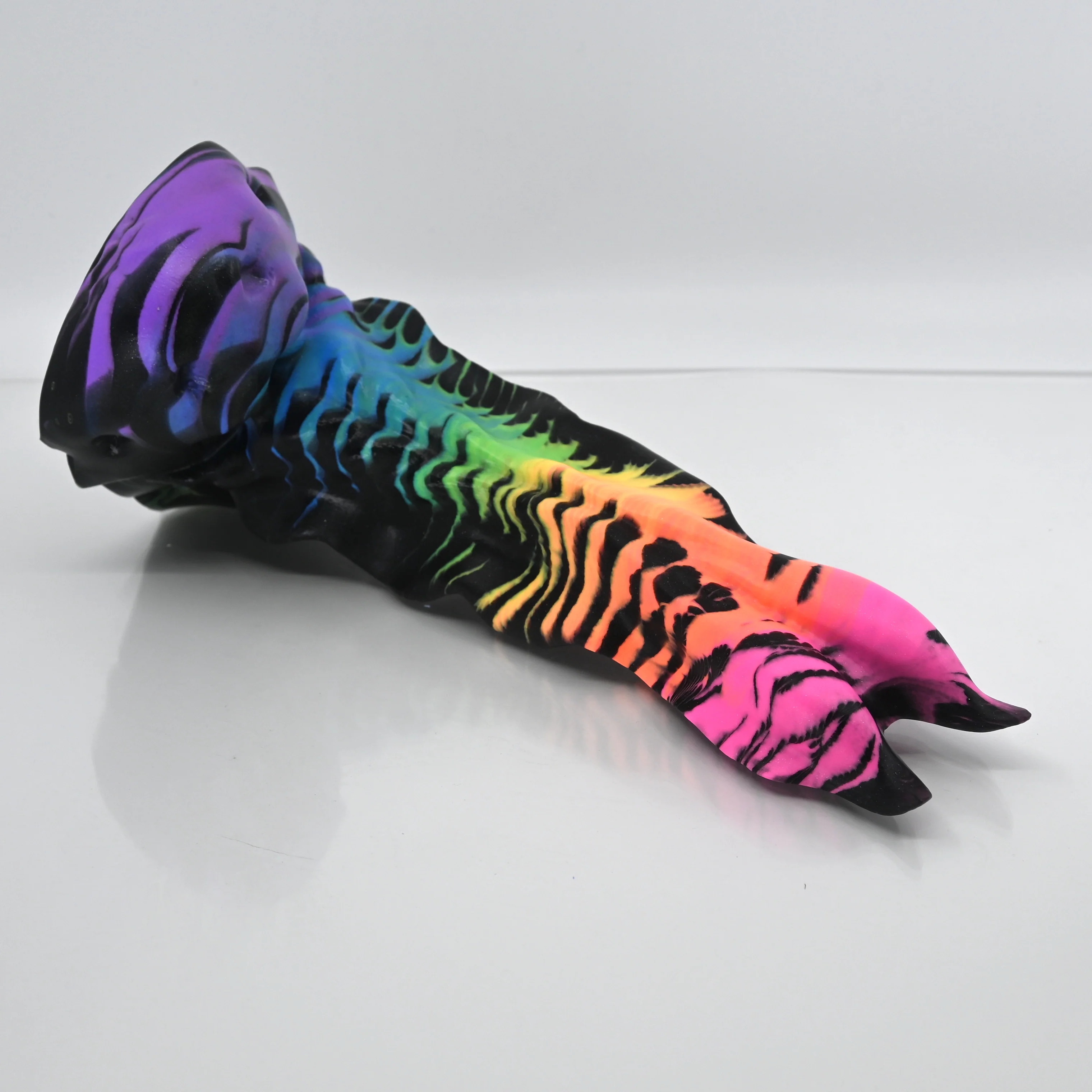 V3SCH49 Snark's Maw Medium 0030 UV GITD