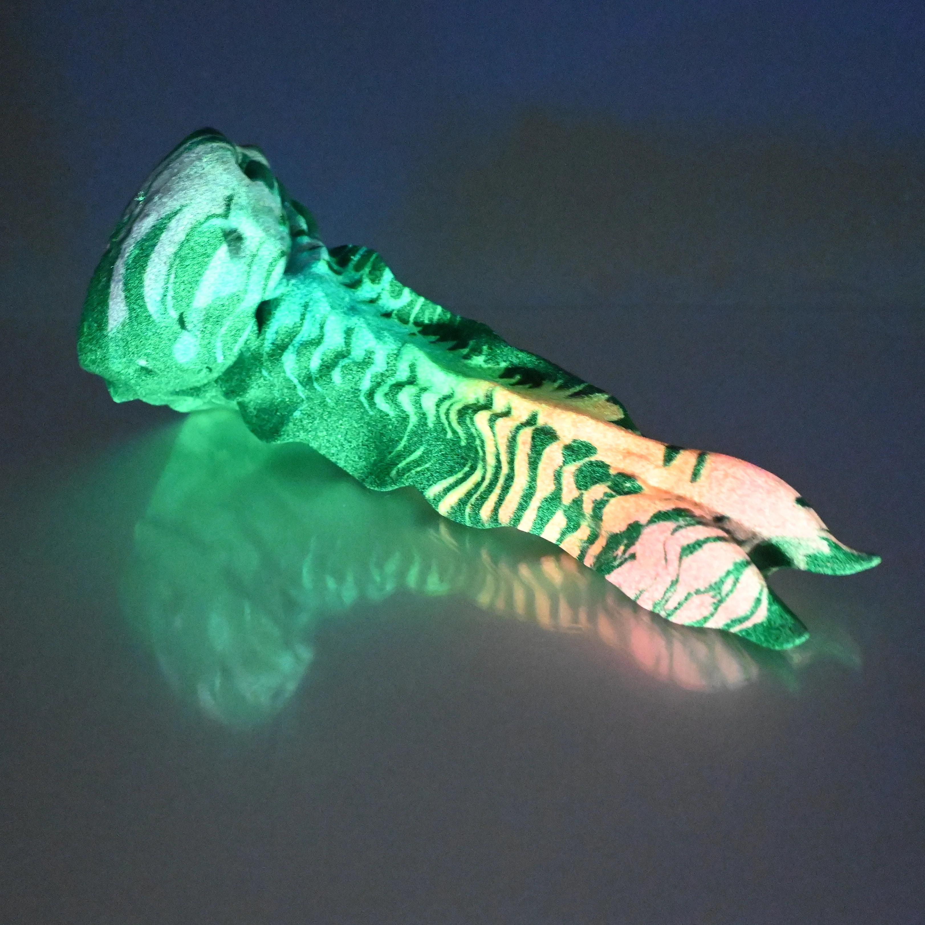 V3SCH49 Snark's Maw Medium 0030 UV GITD - Image 4