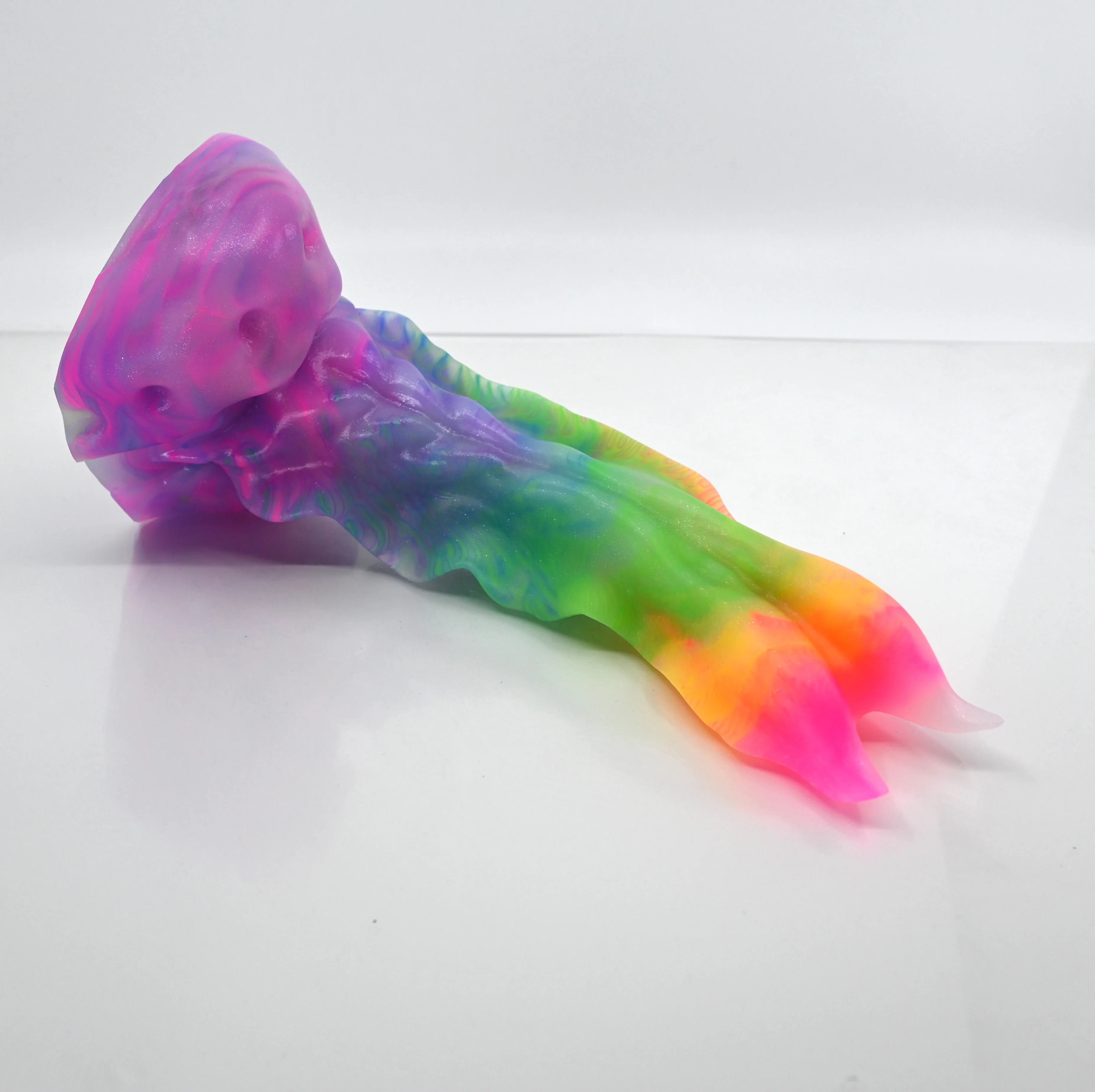 V3MCQ78 Snark's Maw Medium 0050 UV
